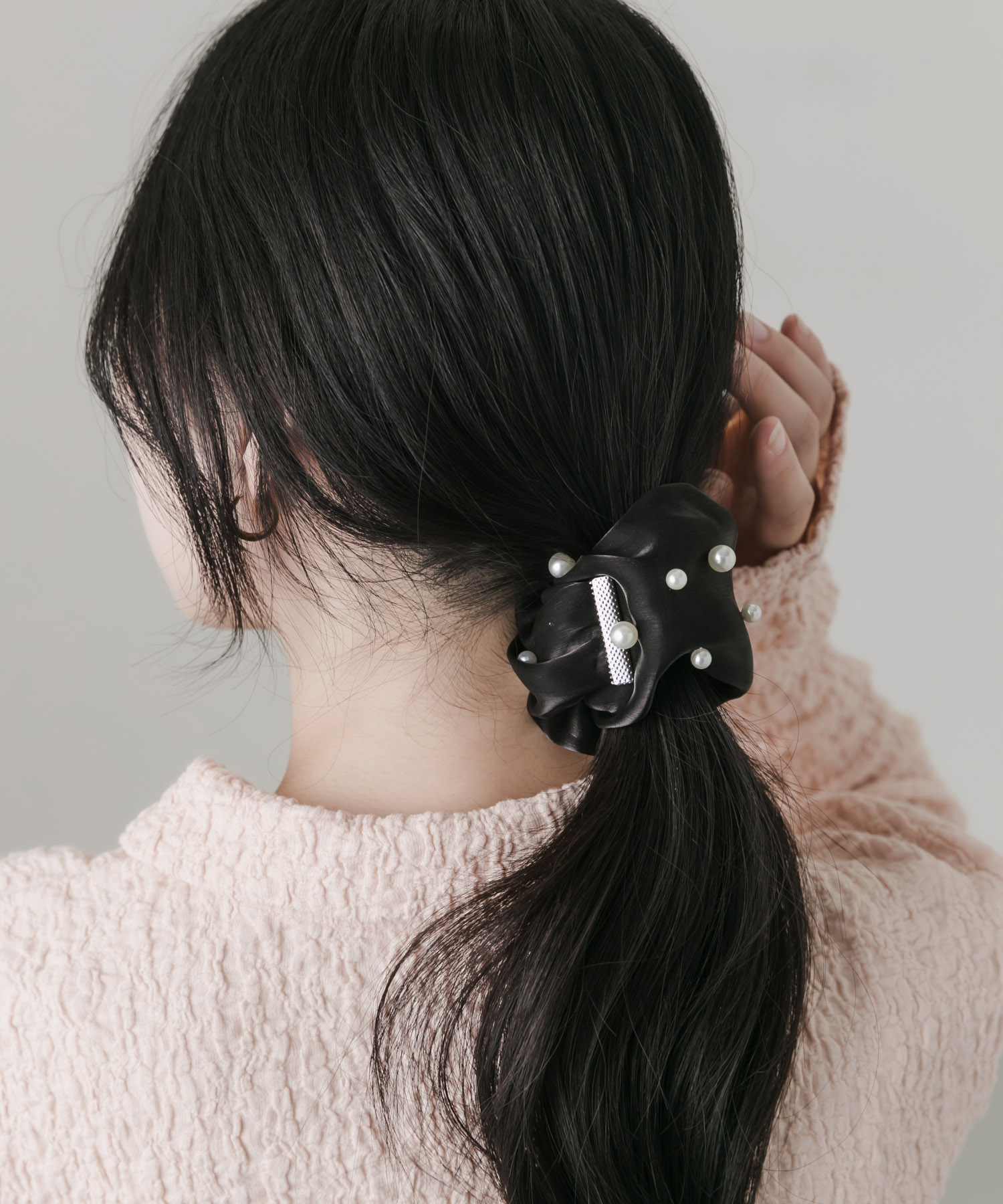 サテンパールヘアカフ BK/WH -