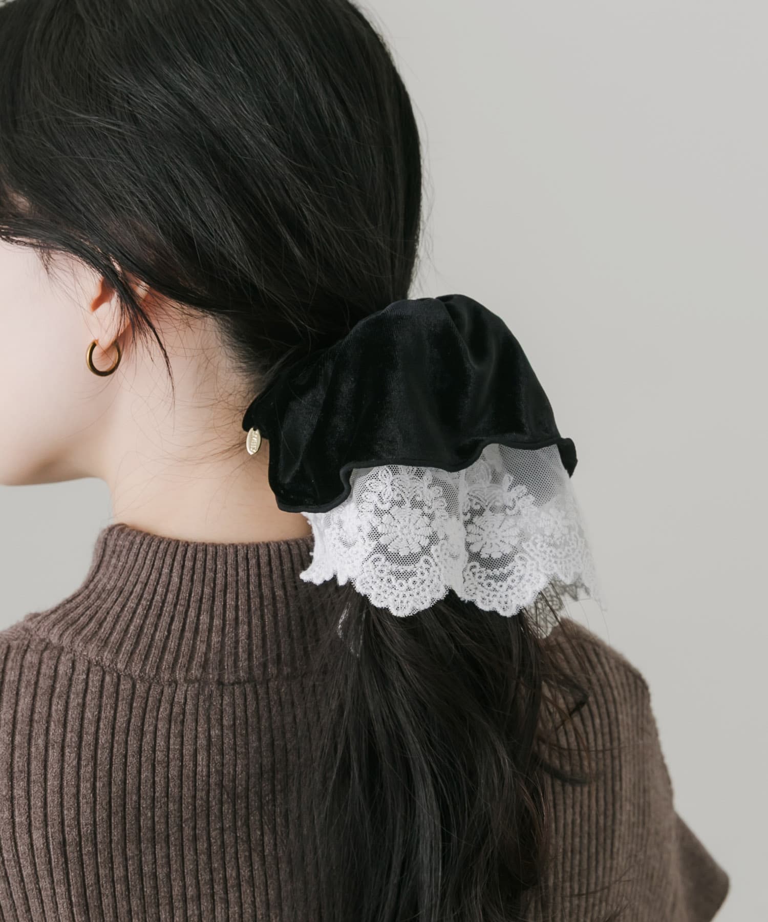 ベロアレースリバーシブルボリュームシュシュ BK/WH -