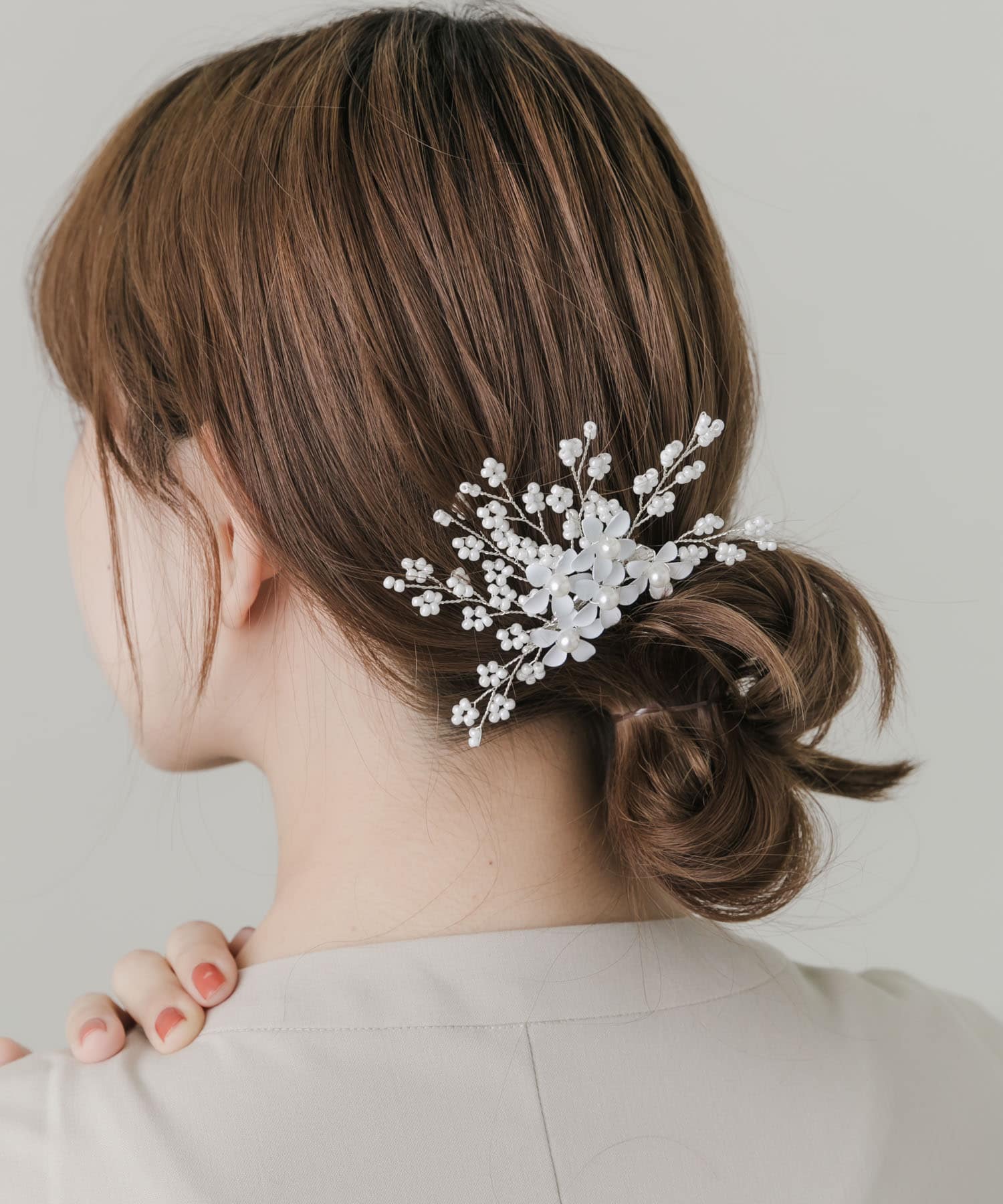 パールシャワーフラワーヘアクリップ WHT -