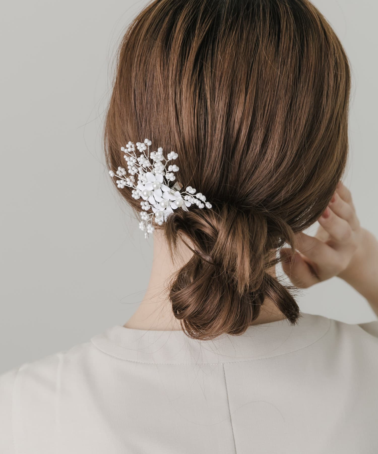 パールシャワーフラワーヘアクリップ WHT -
