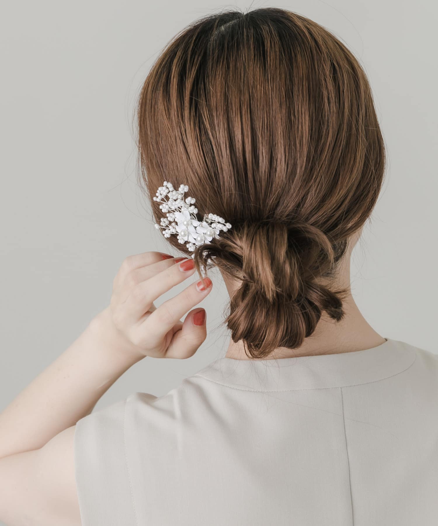 パールシャワーフラワーヘアクリップ WHT -