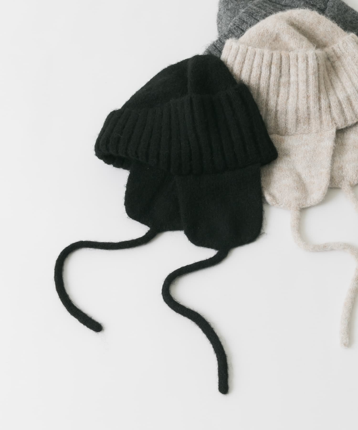 イヤーフラップニットキャップ