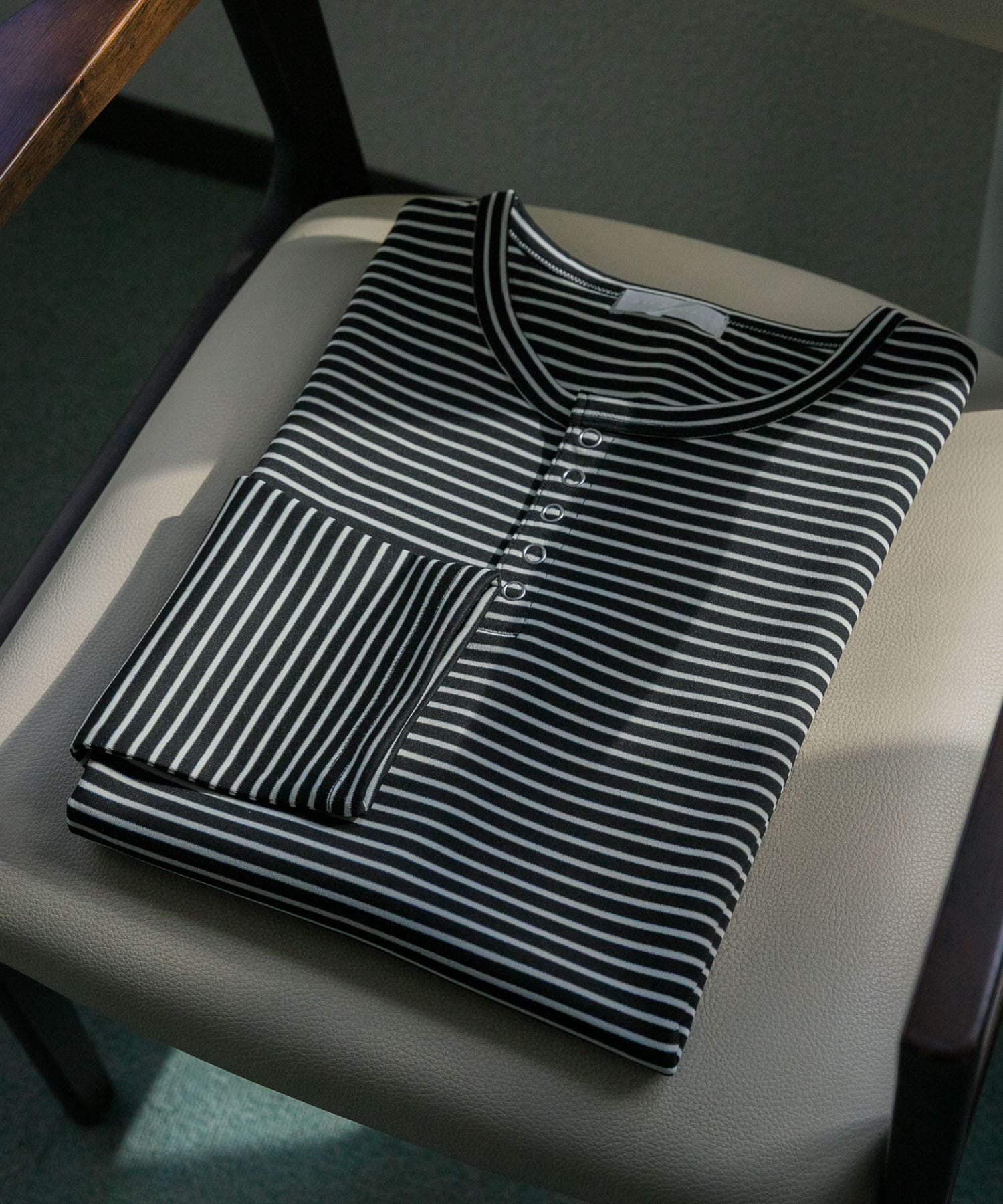 ボーダーヘンリーネックロングTシャツ BLK×IVO M