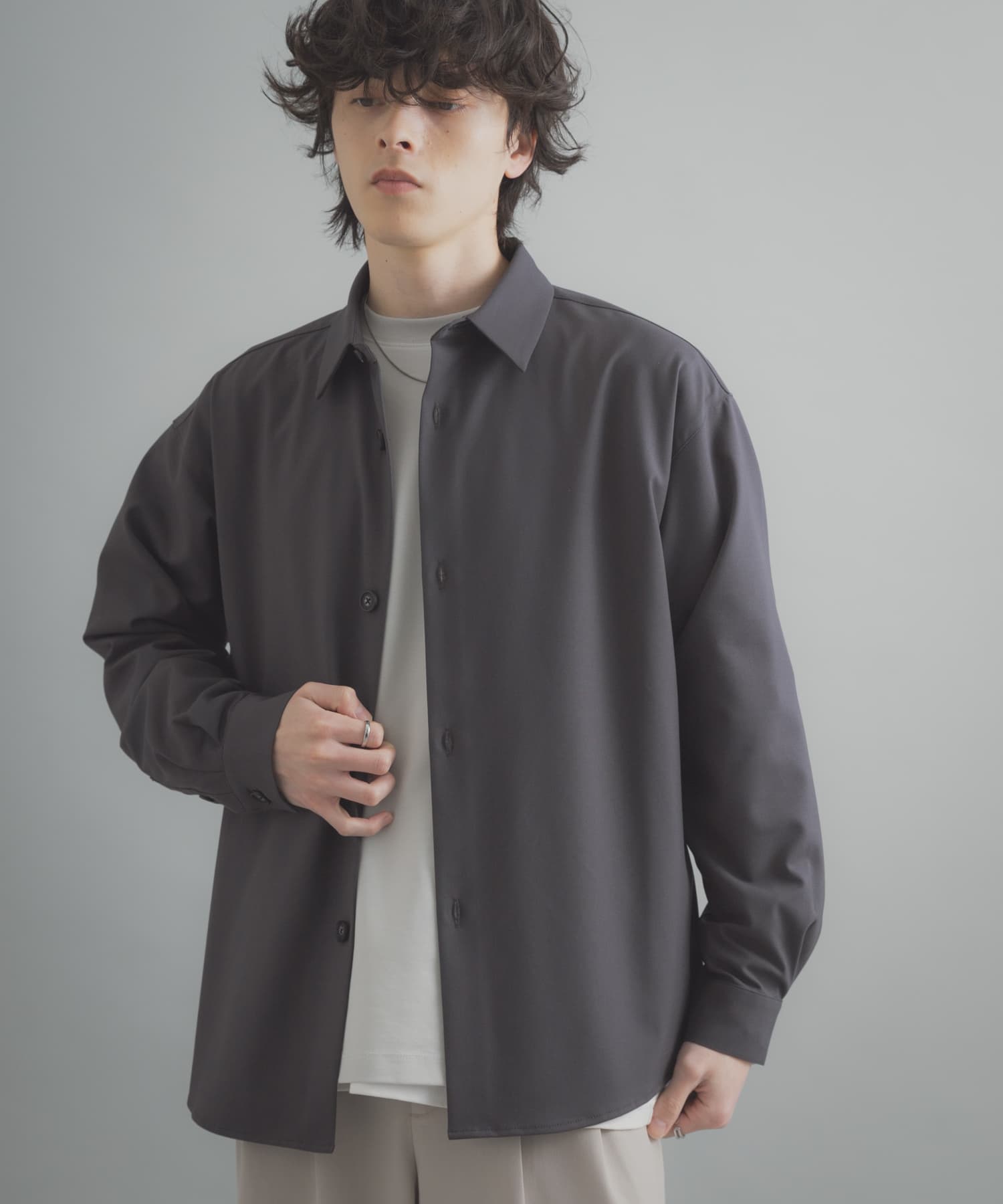 『ユニセックス』『イージーケア』カラールーズシャツ CHARCOAL M