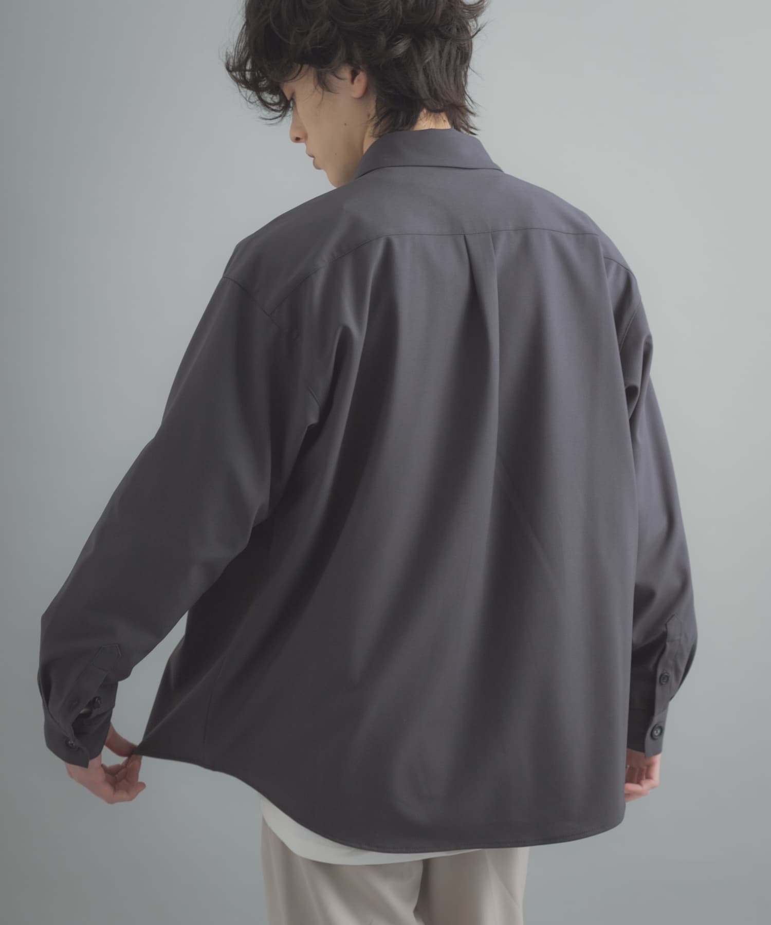 『ユニセックス』『イージーケア』カラールーズシャツ CHARCOAL M