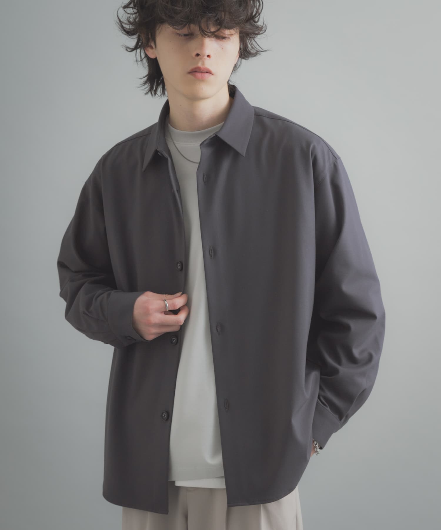 『ユニセックス』『イージーケア』カラールーズシャツ CHARCOAL M