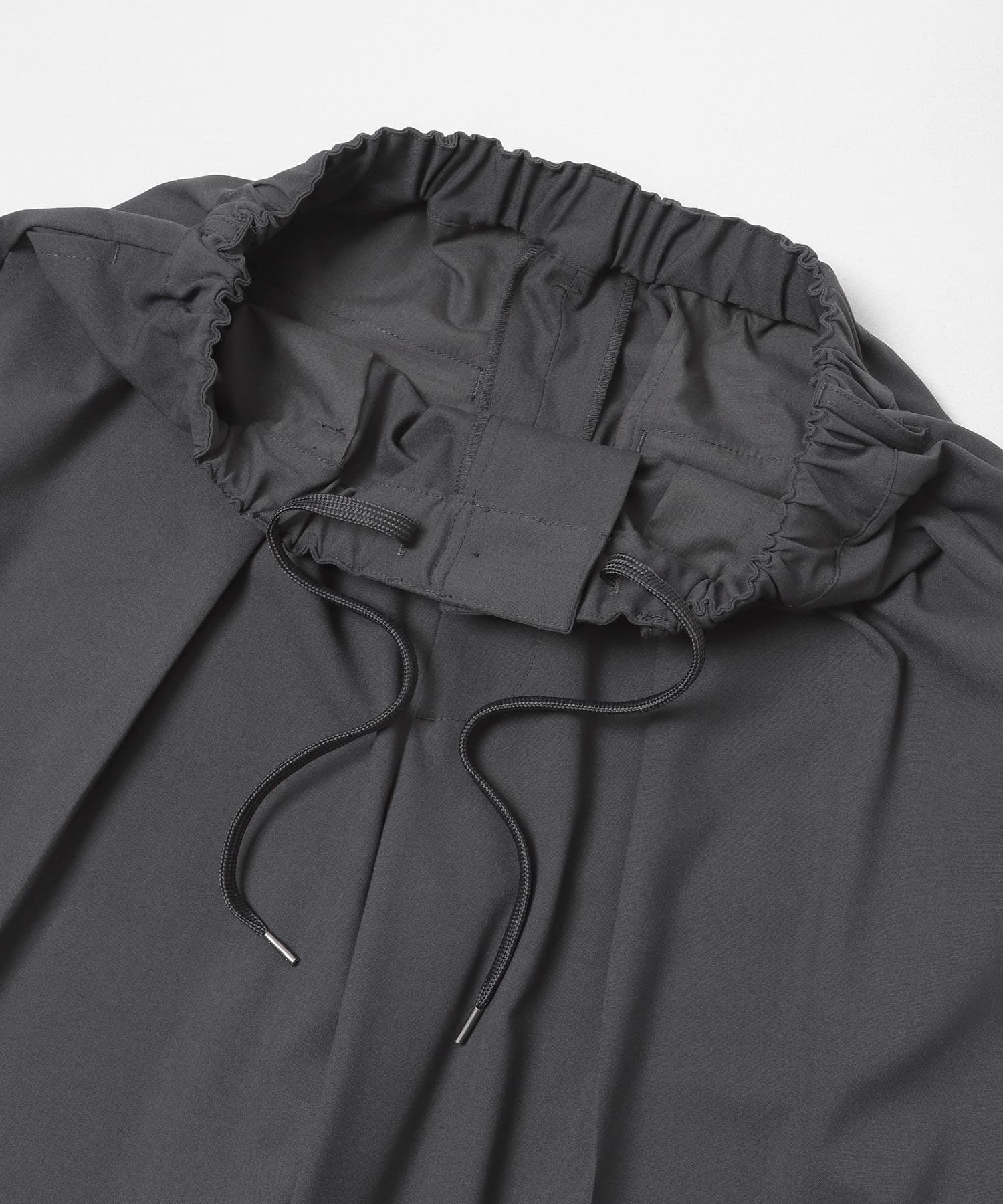 『イージーケア』カラー2タックワイドテーパードパンツ CHARCOAL M