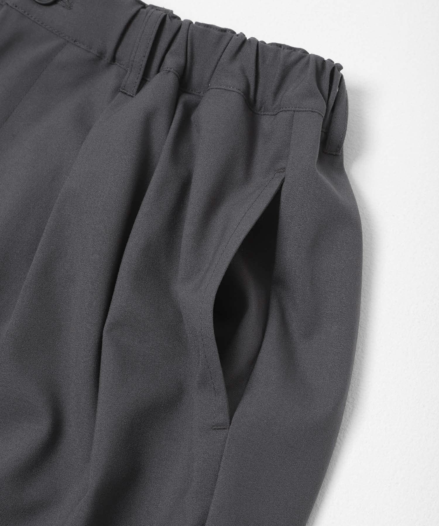 『イージーケア』カラー2タックワイドテーパードパンツ CHARCOAL M