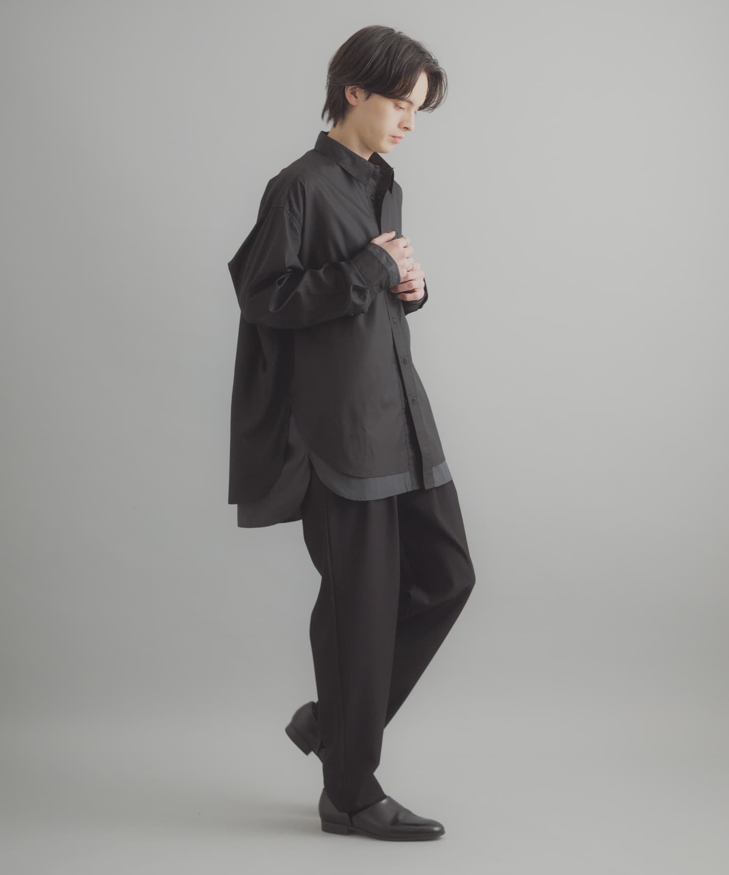 ohga テーパードタックパンツ　ブラックM 8c1494444e1c754c83440c2742857b