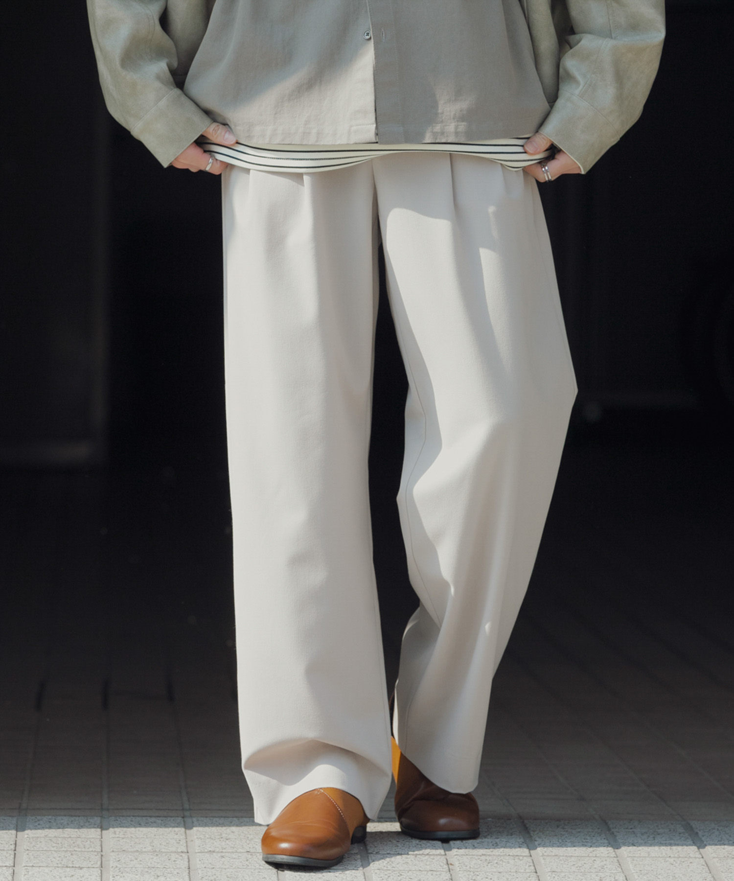 ダブルタックワイドパンツ