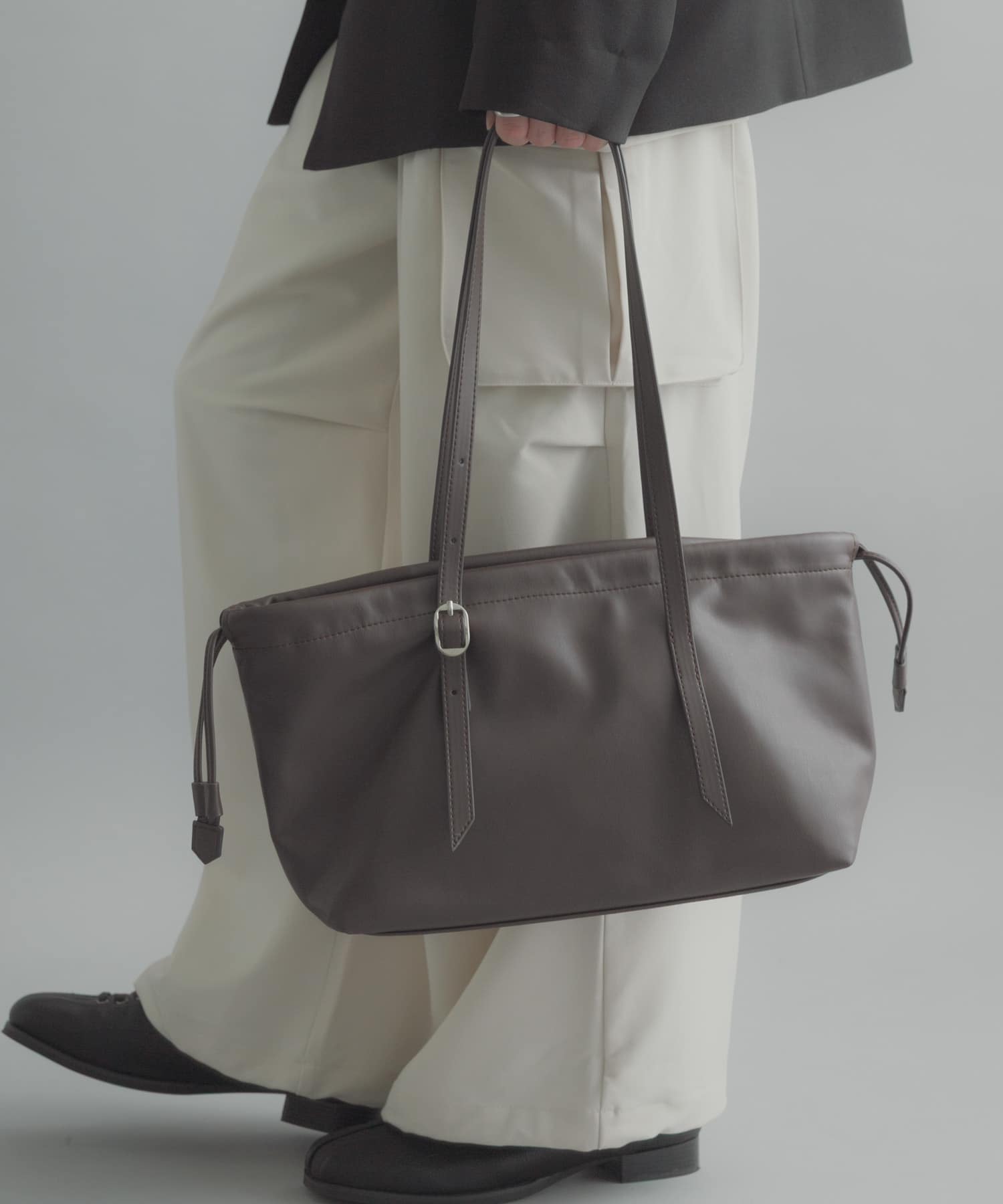 ロングハンドルキンチャクショルダーバッグ BROWN One