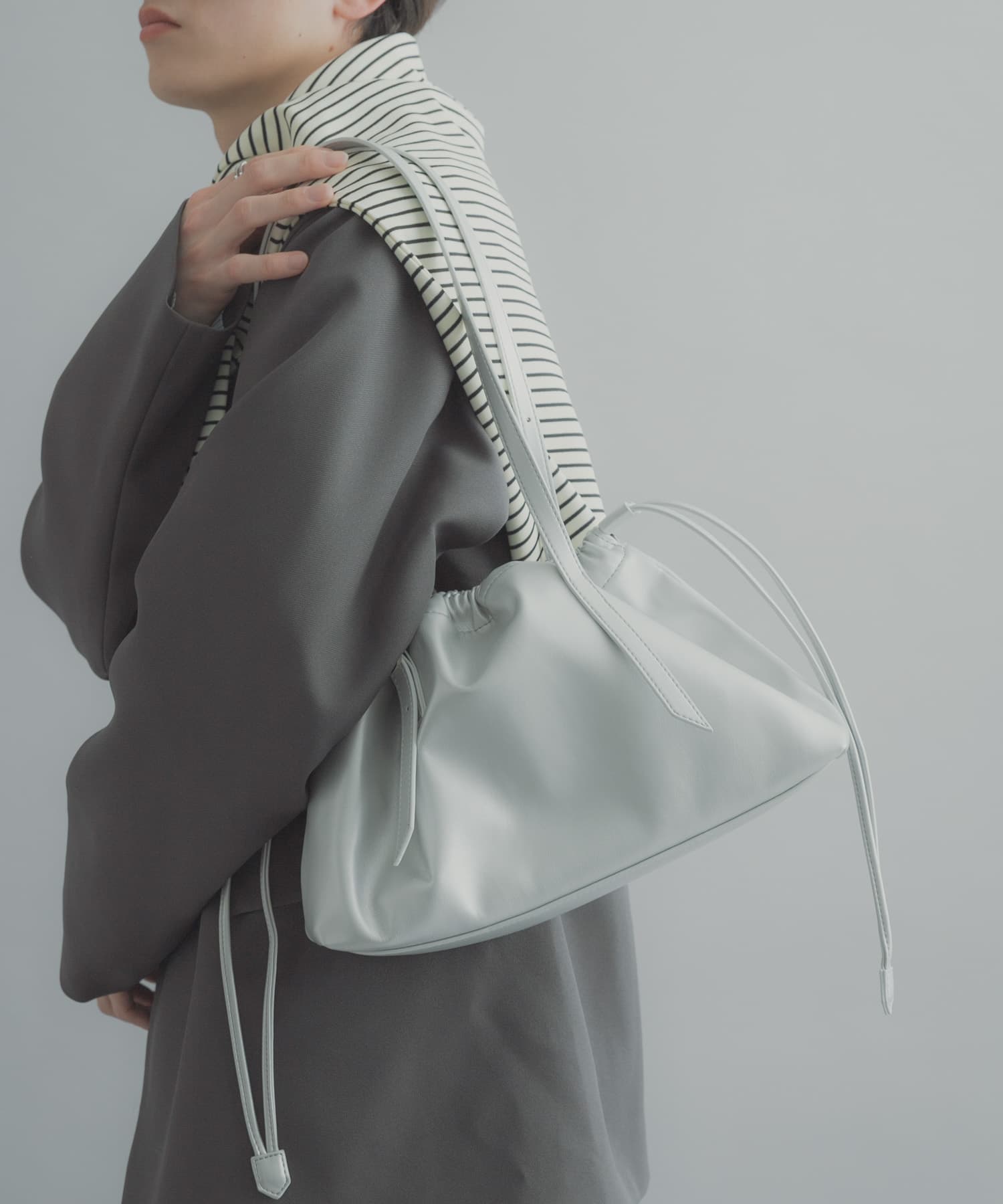 ロングハンドルキンチャクショルダーバッグ SILVER One