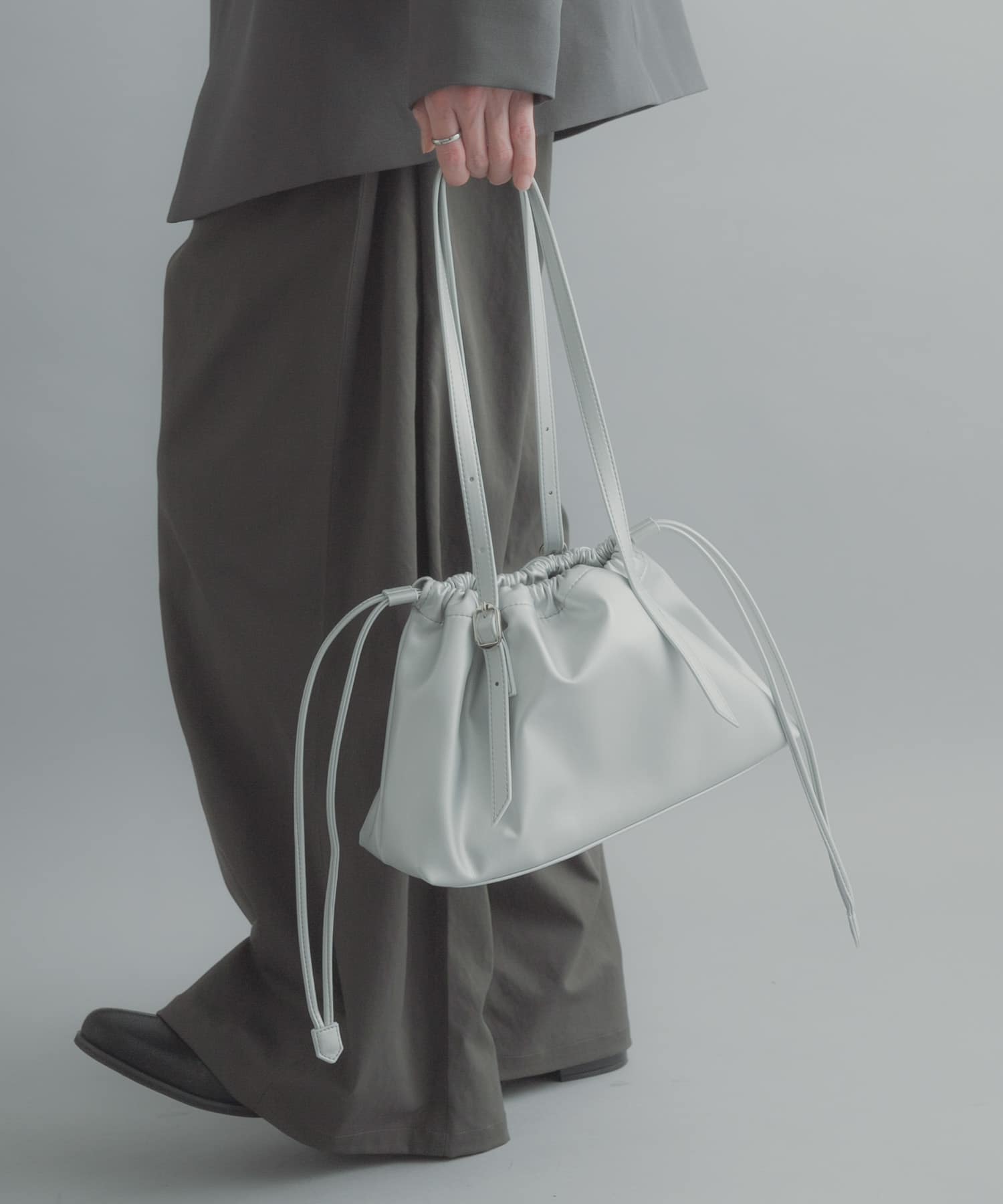 ロングハンドルキンチャクショルダーバッグ SILVER One