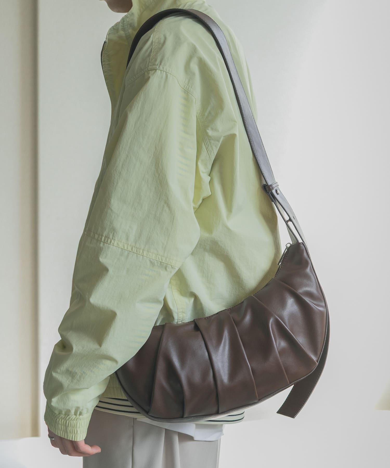 ハーフムーンタックショルダー BROWN One