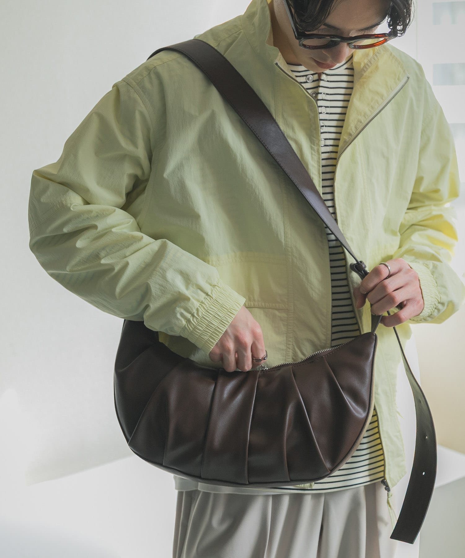 ハーフムーンタックショルダー BROWN One