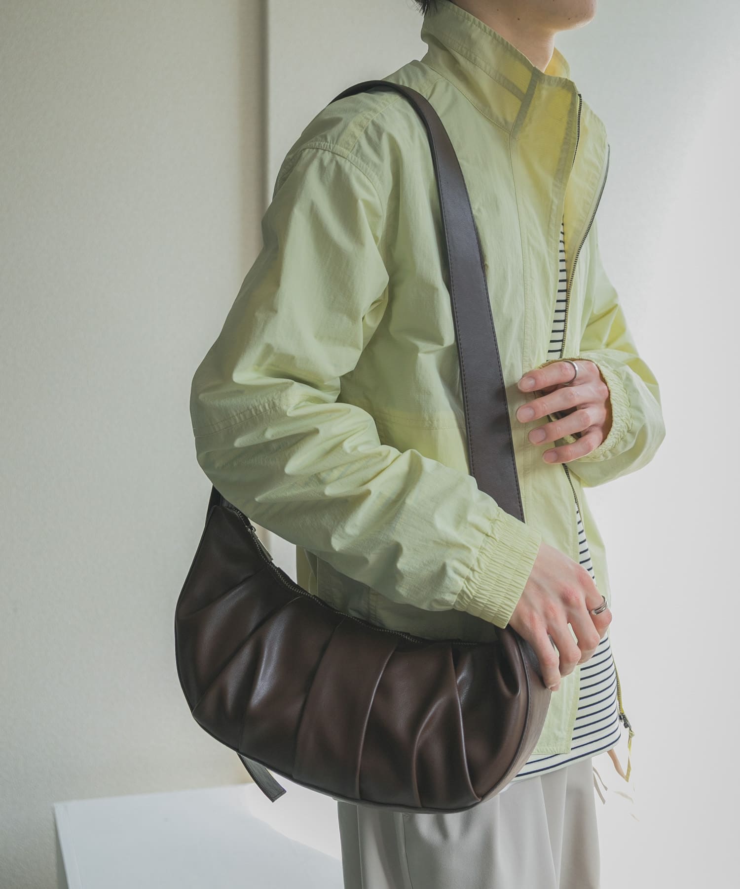 ハーフムーンタックショルダー BROWN One