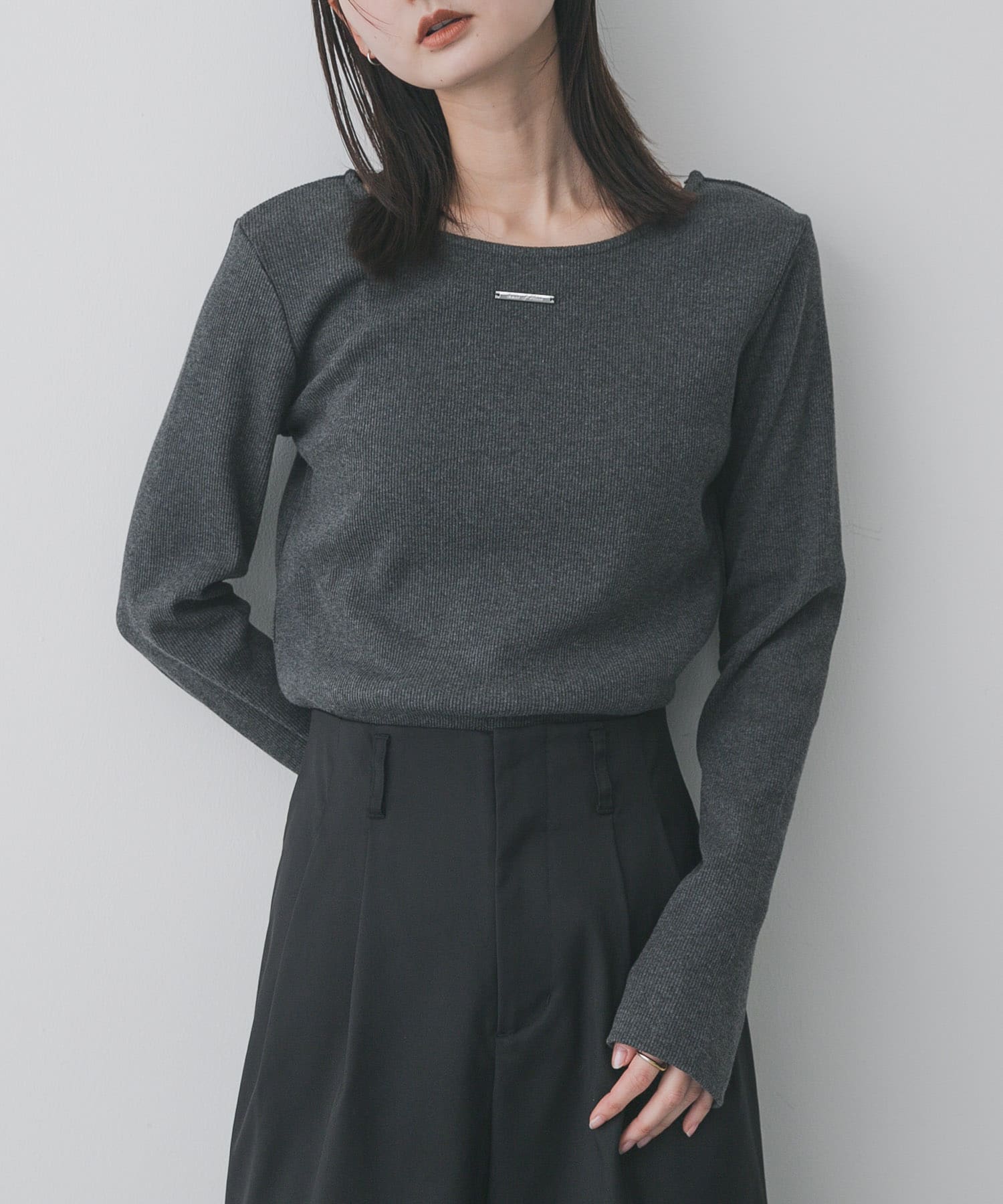 プレートツキバレエネックトップ