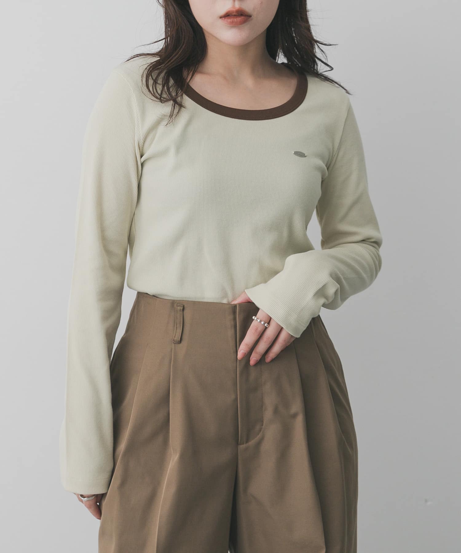 ラウンドネックリブTシャツ