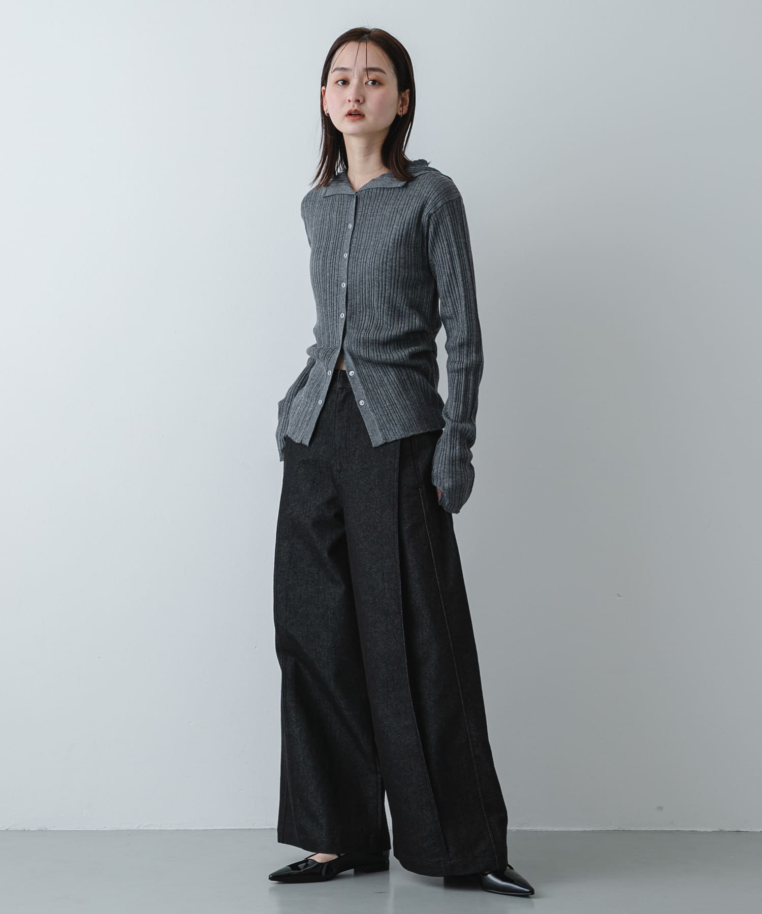 GRAY