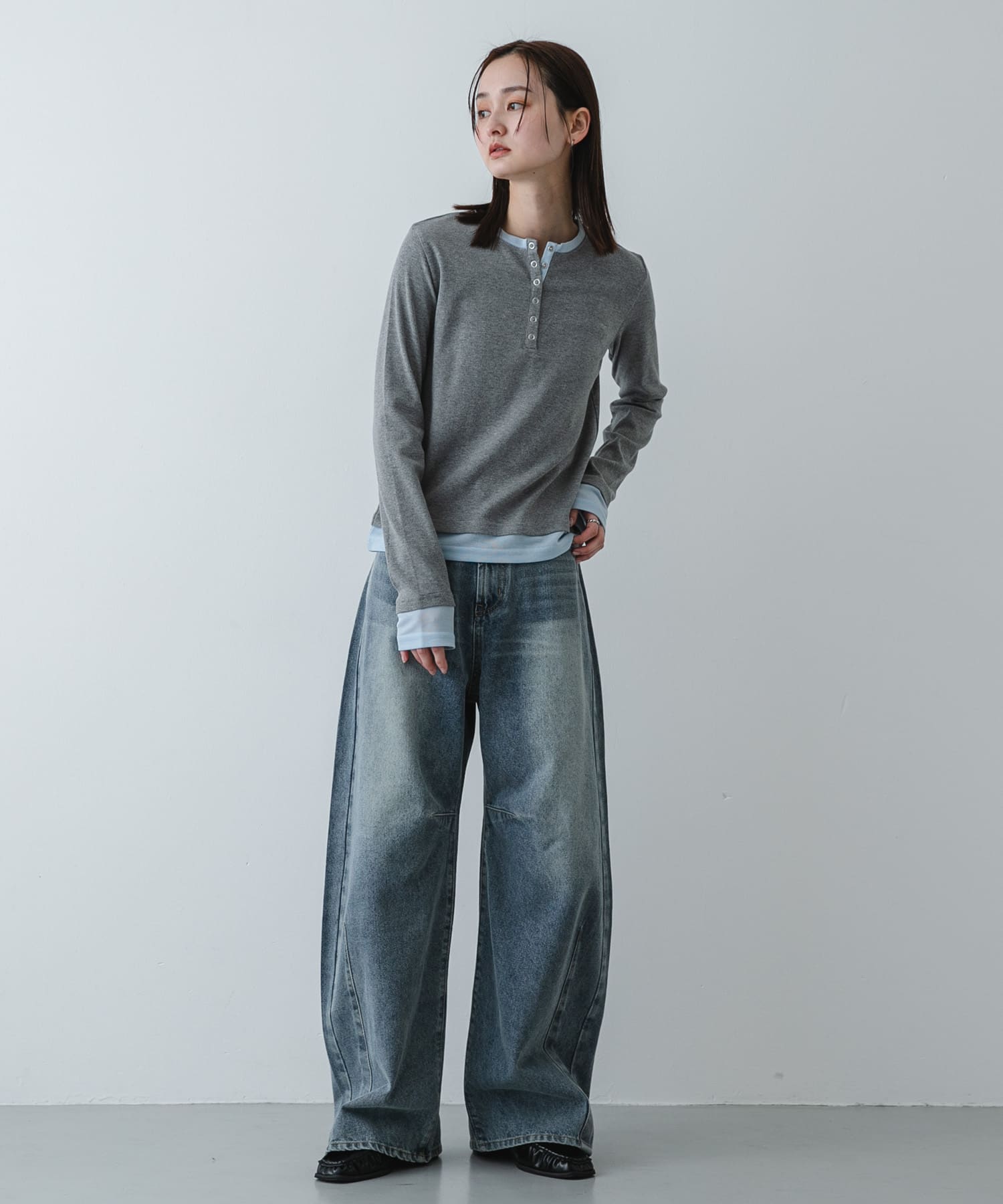 GRAY