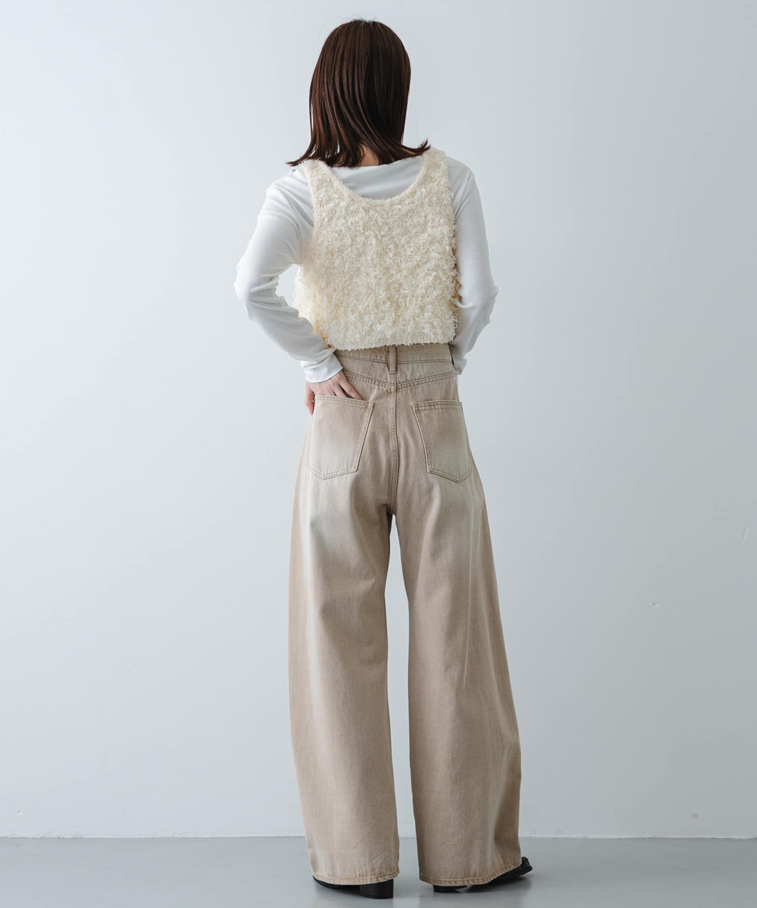 OFF WHITE