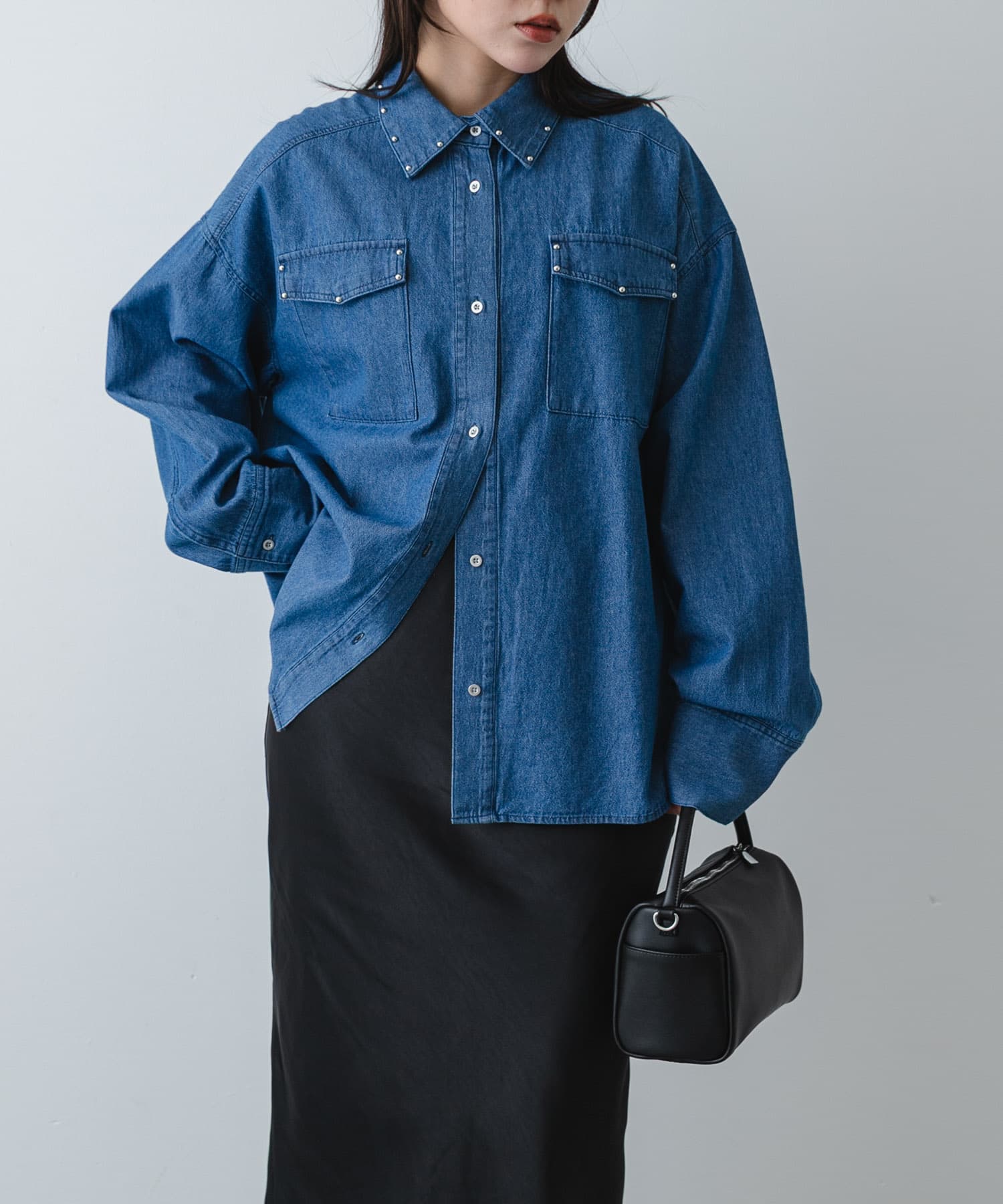スタッズデニムシャツ