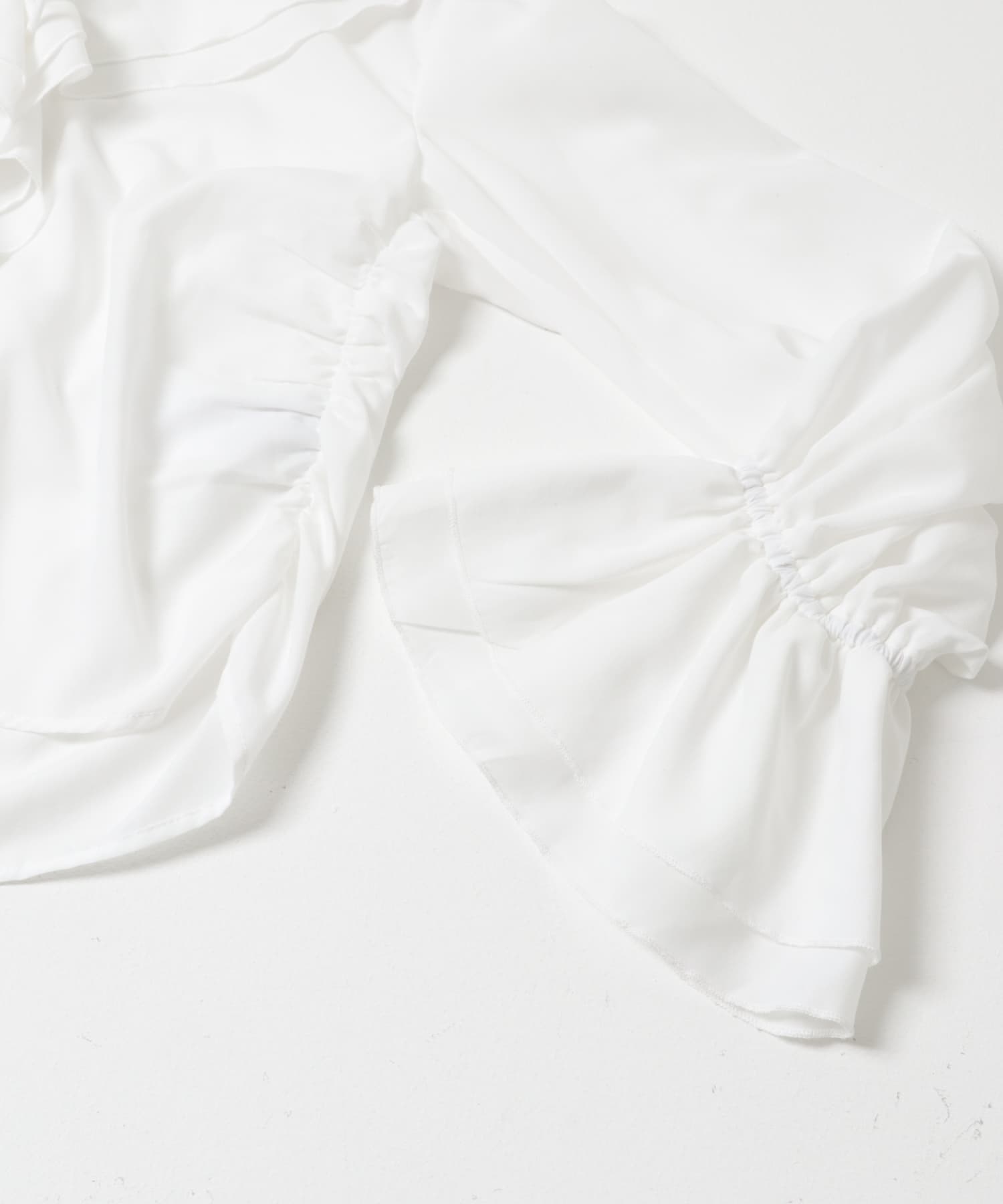ラッフルブラウス OFF WHITE One