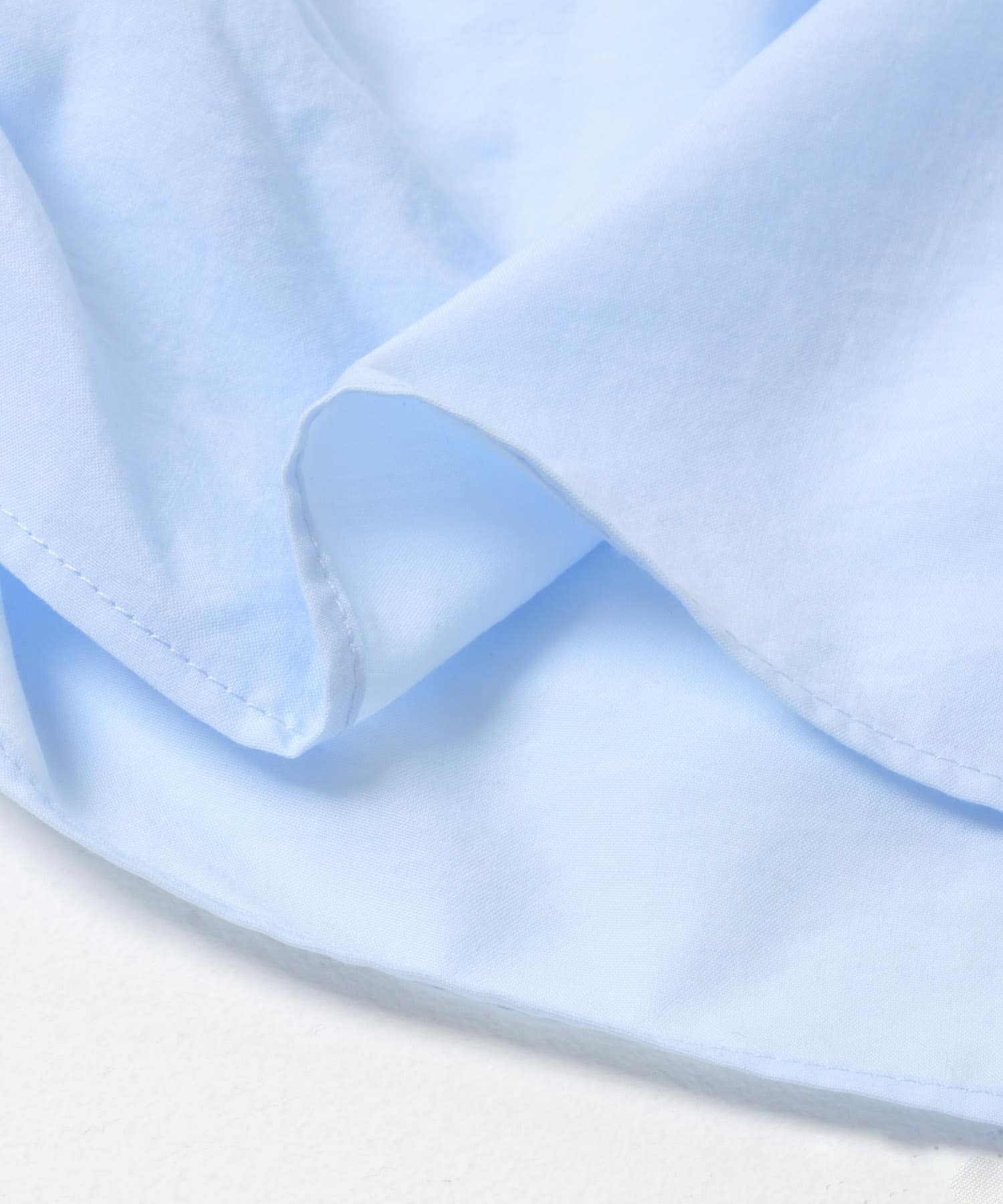 ラッフルブラウス L.BLUE One