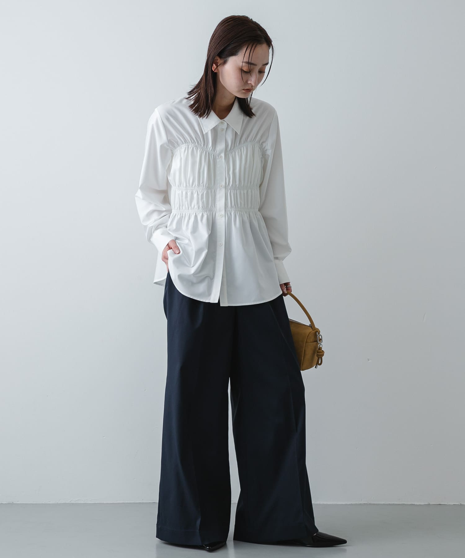 OFF WHITE
