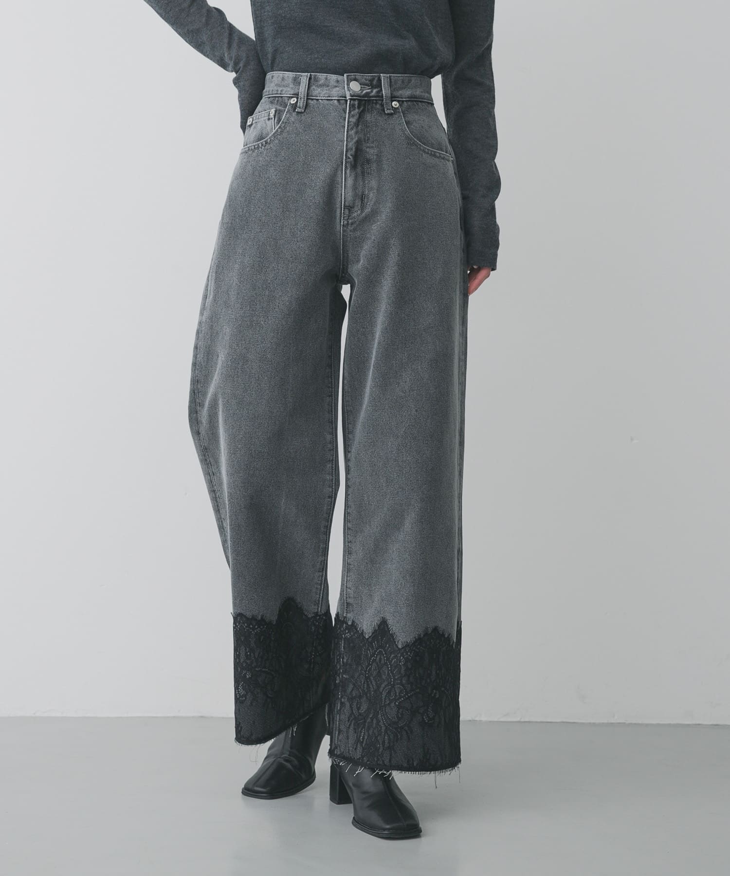 GRAY