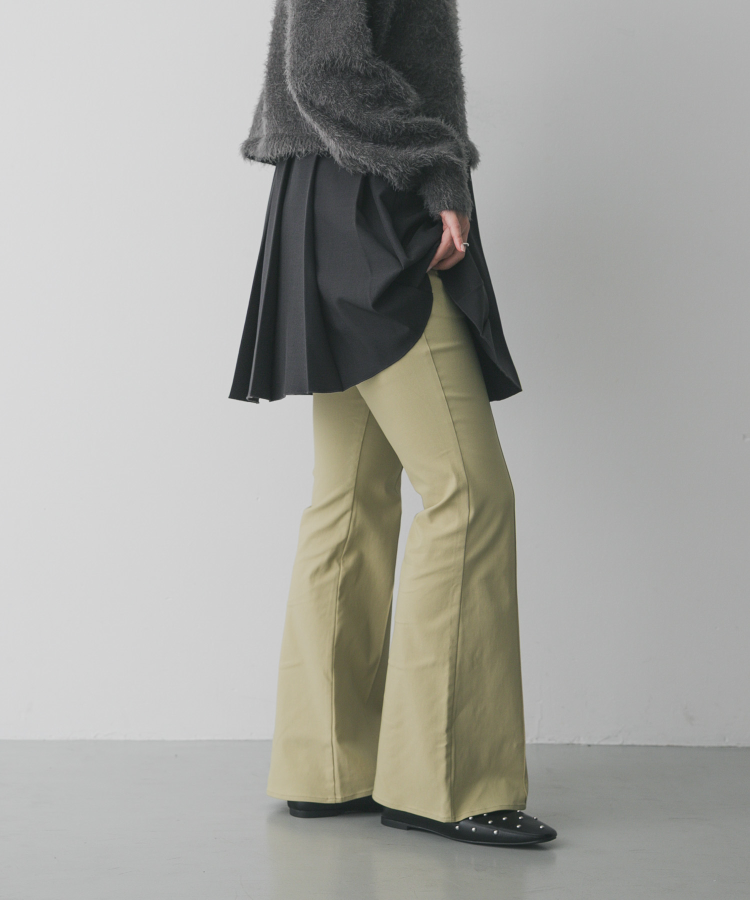 ストレッチフレアパンツ