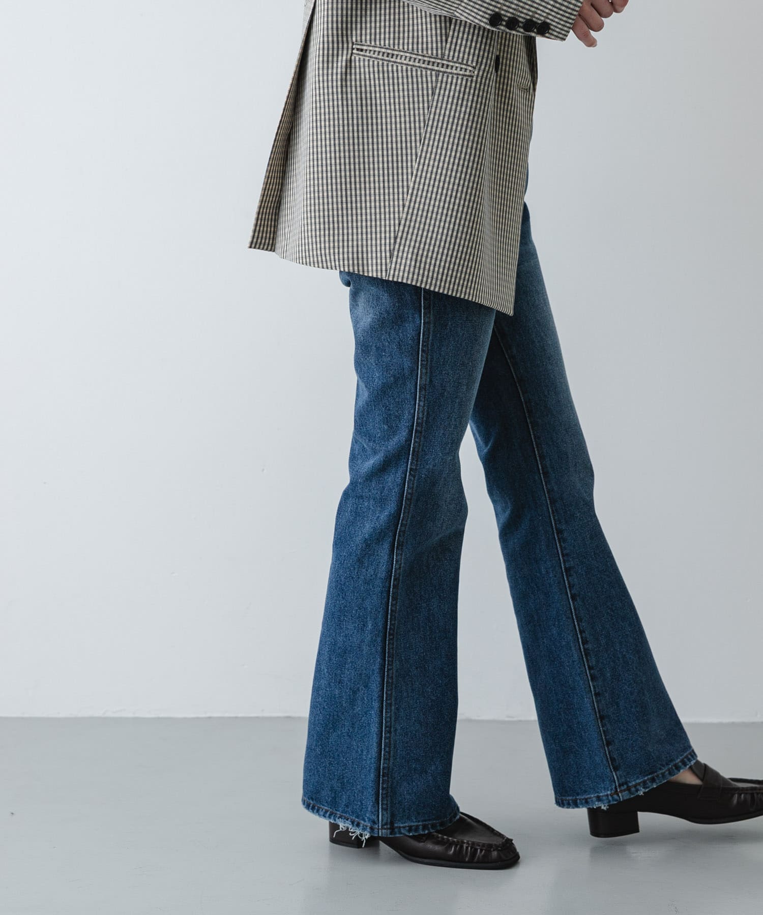 セミフレアデニム