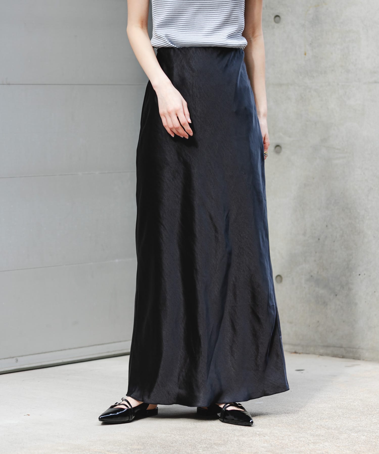 サテンアイラインスカート