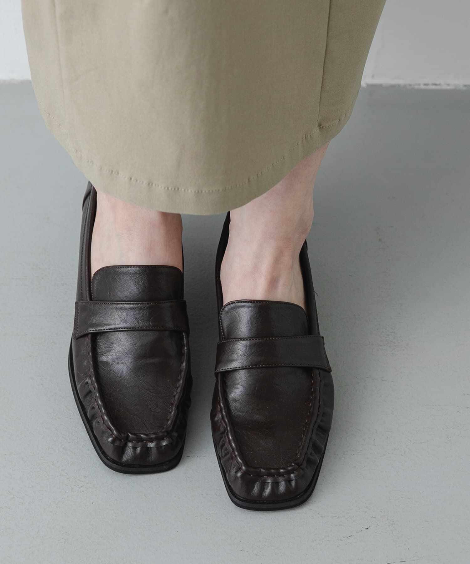 ワイドスクエアギャザーローファー BROWN S