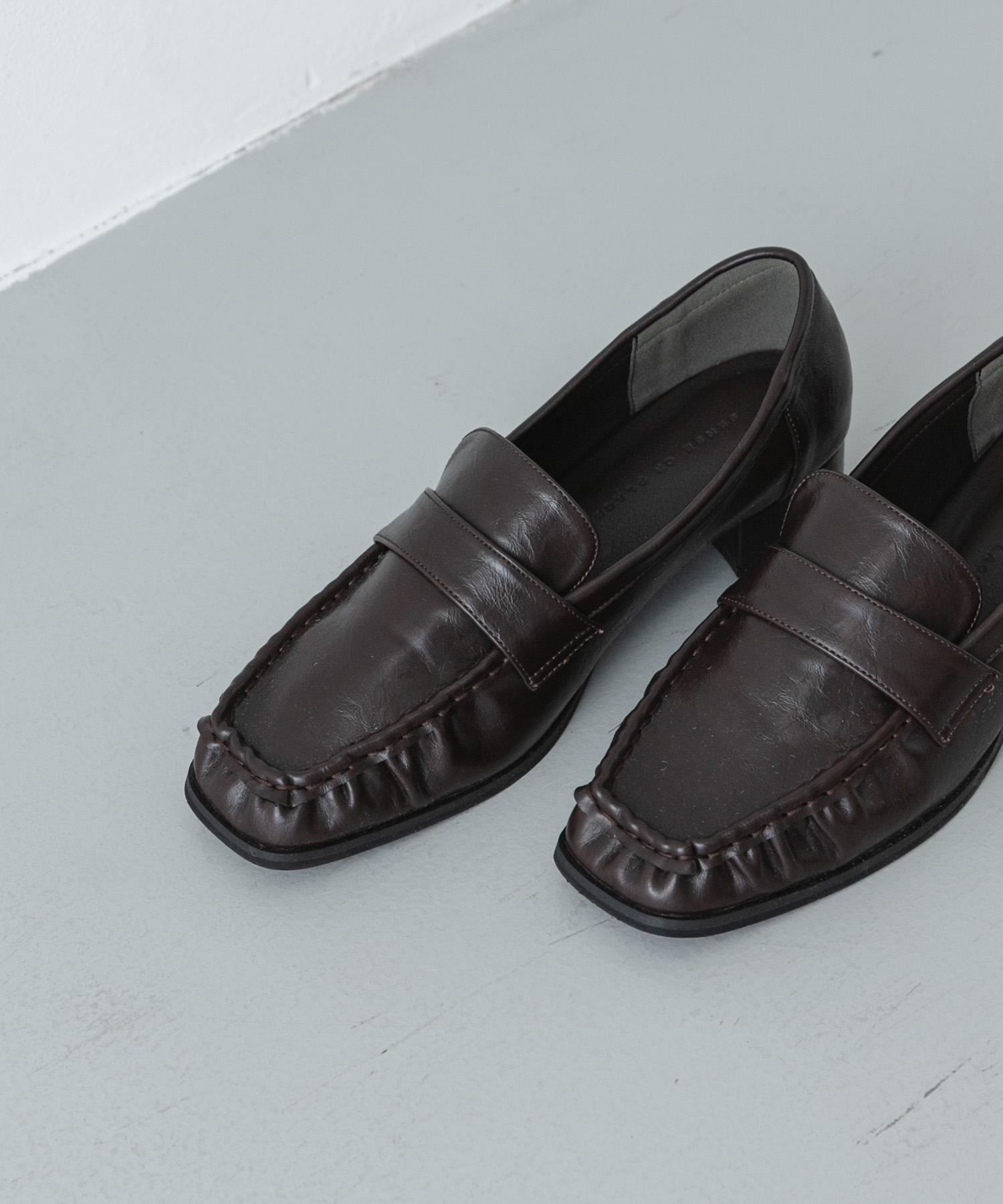 ワイドスクエアギャザーローファー BROWN S