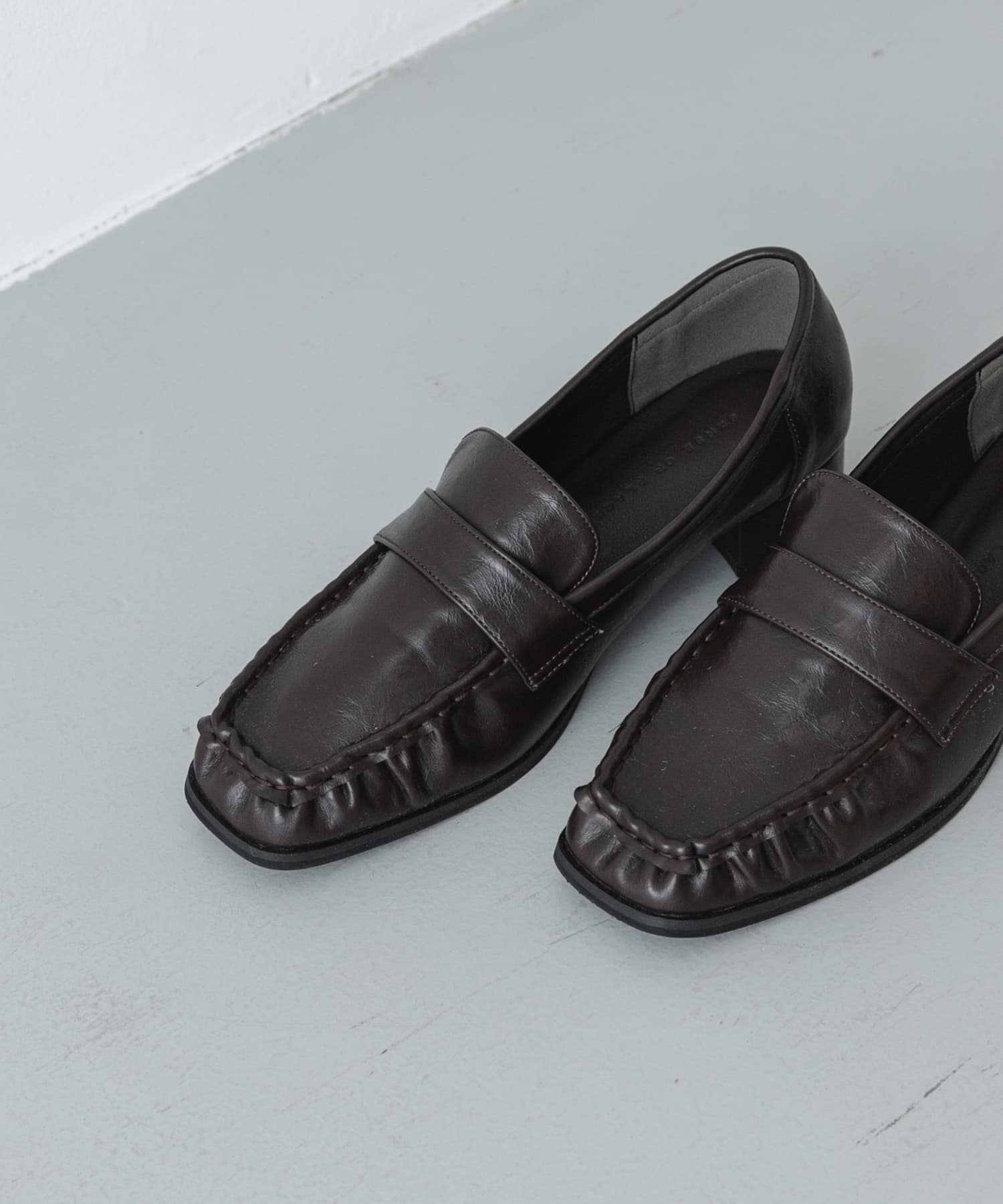 ワイドスクエアギャザーローファー BROWN S