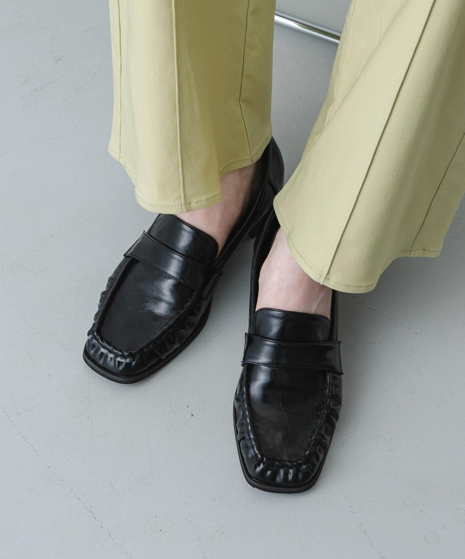 ワイドスクエアギャザーローファー BLACK S