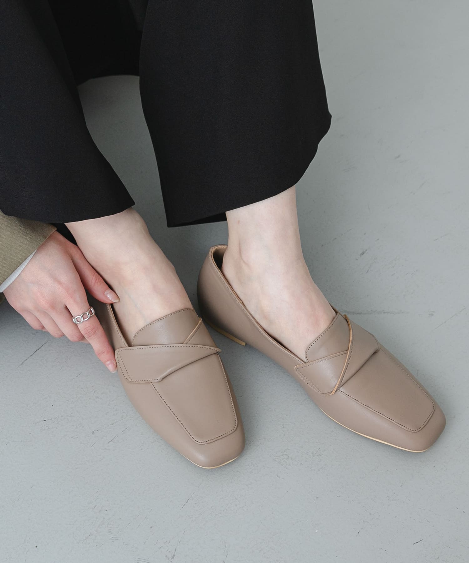 クロスベルトローファーパンプス MOCHA S