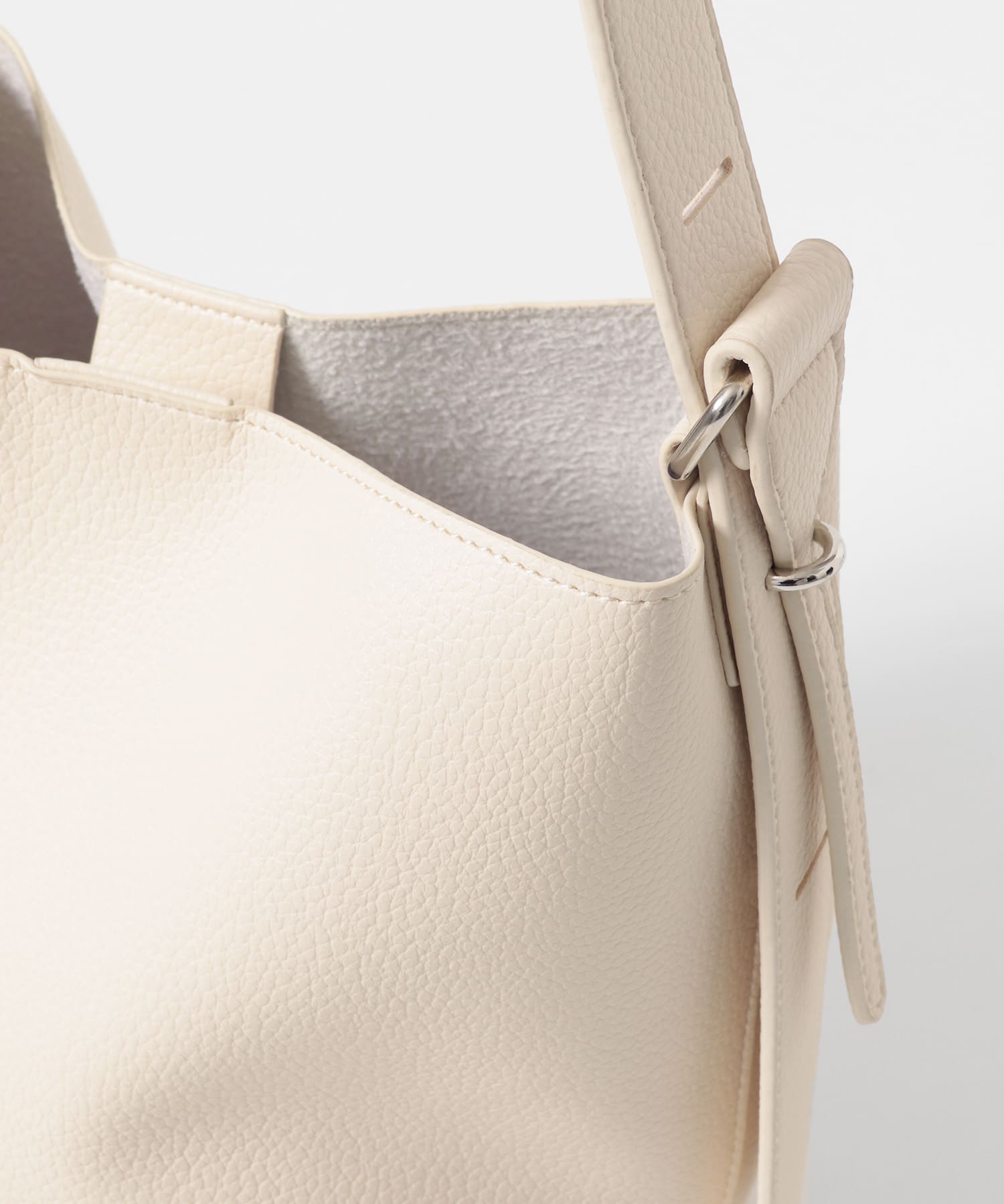 マルチショルダースクエアバッグ GREIGE One