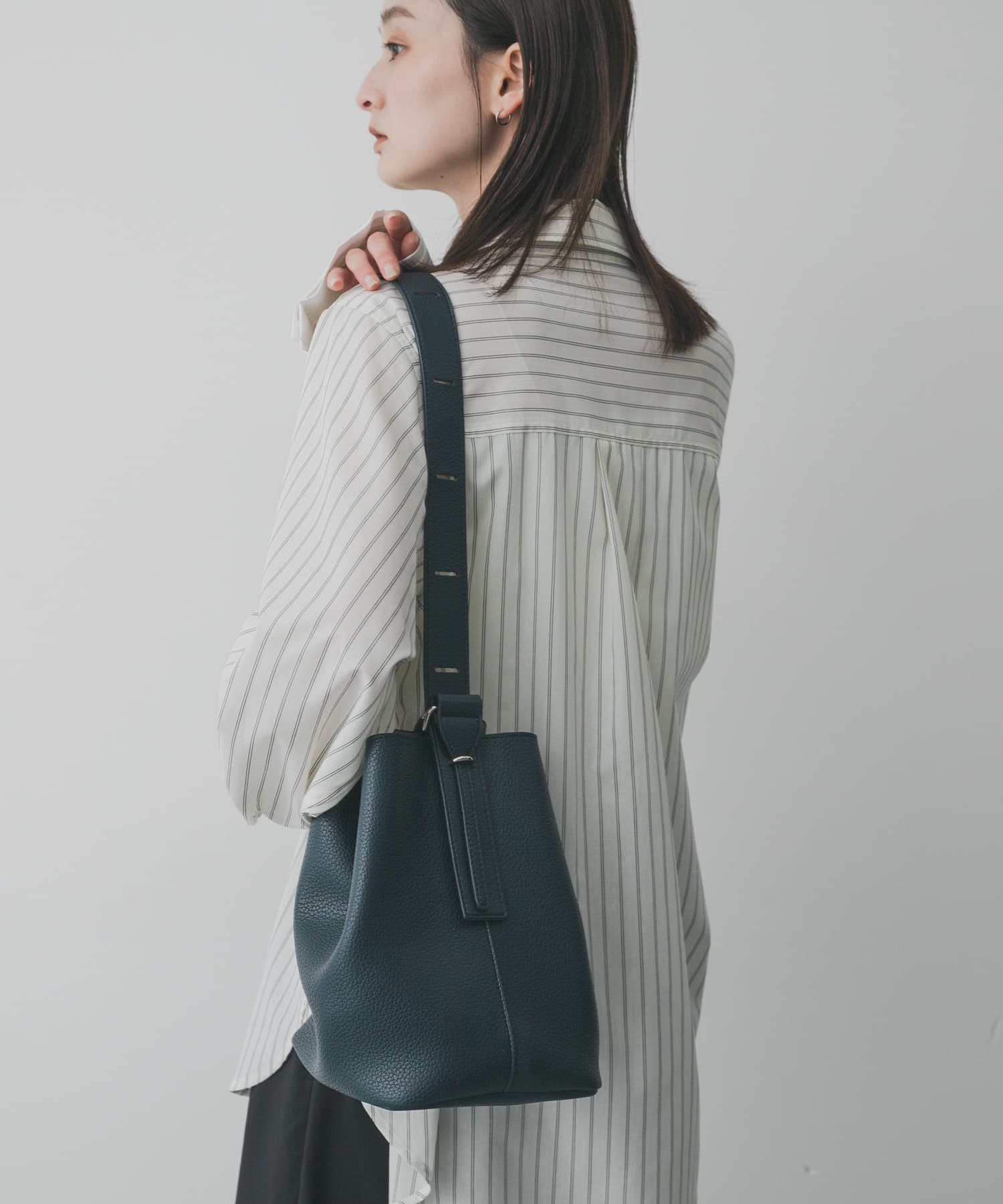 マルチショルダースクエアバッグ BLUE One