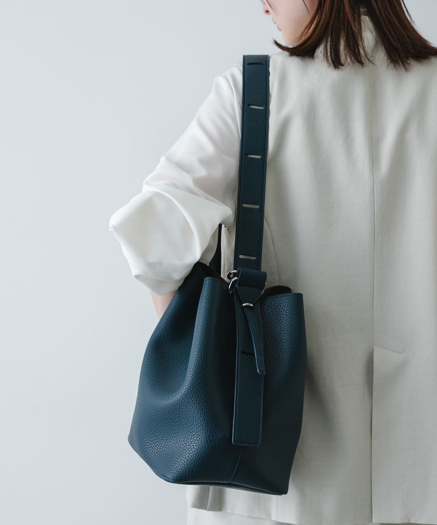 マルチショルダースクエアバッグ BLUE One