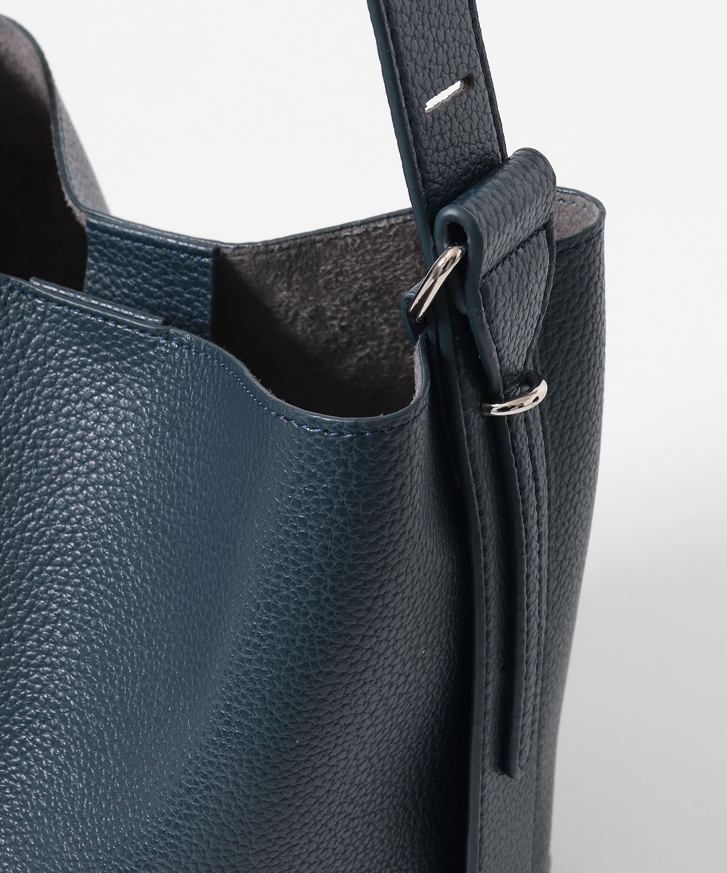 マルチショルダースクエアバッグ BLUE One