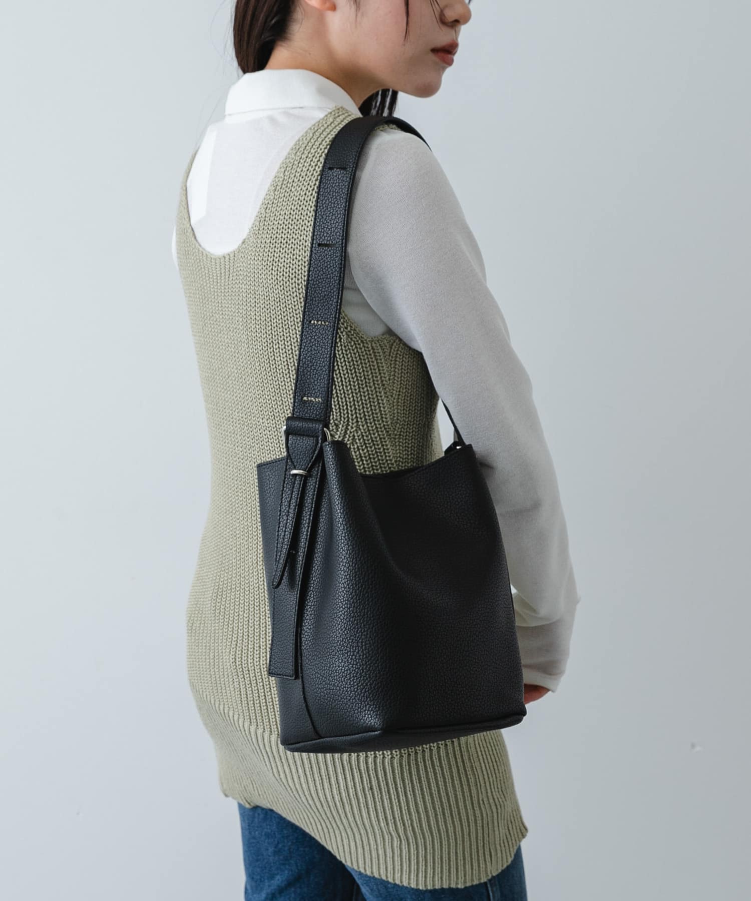 マルチショルダースクエアバッグ BLACK One