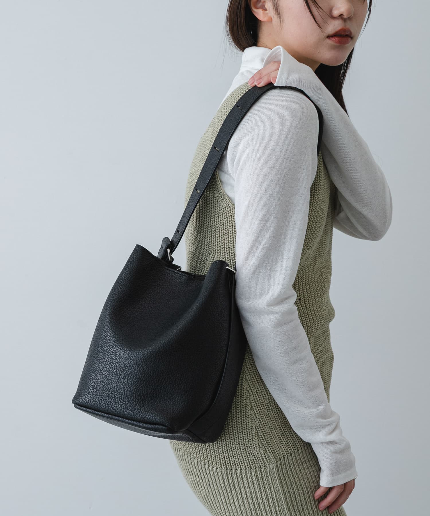 マルチショルダースクエアバッグ BLACK One