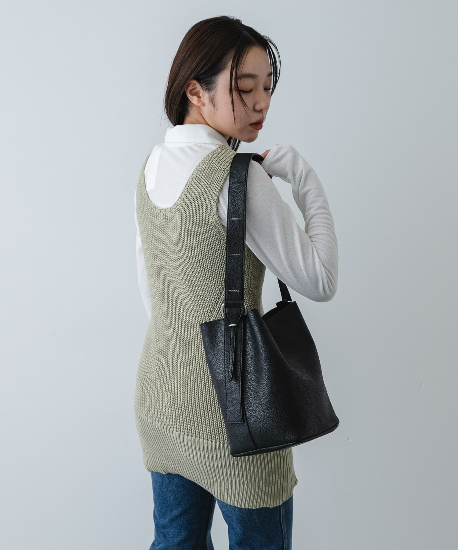 マルチショルダースクエアバッグ BLACK One