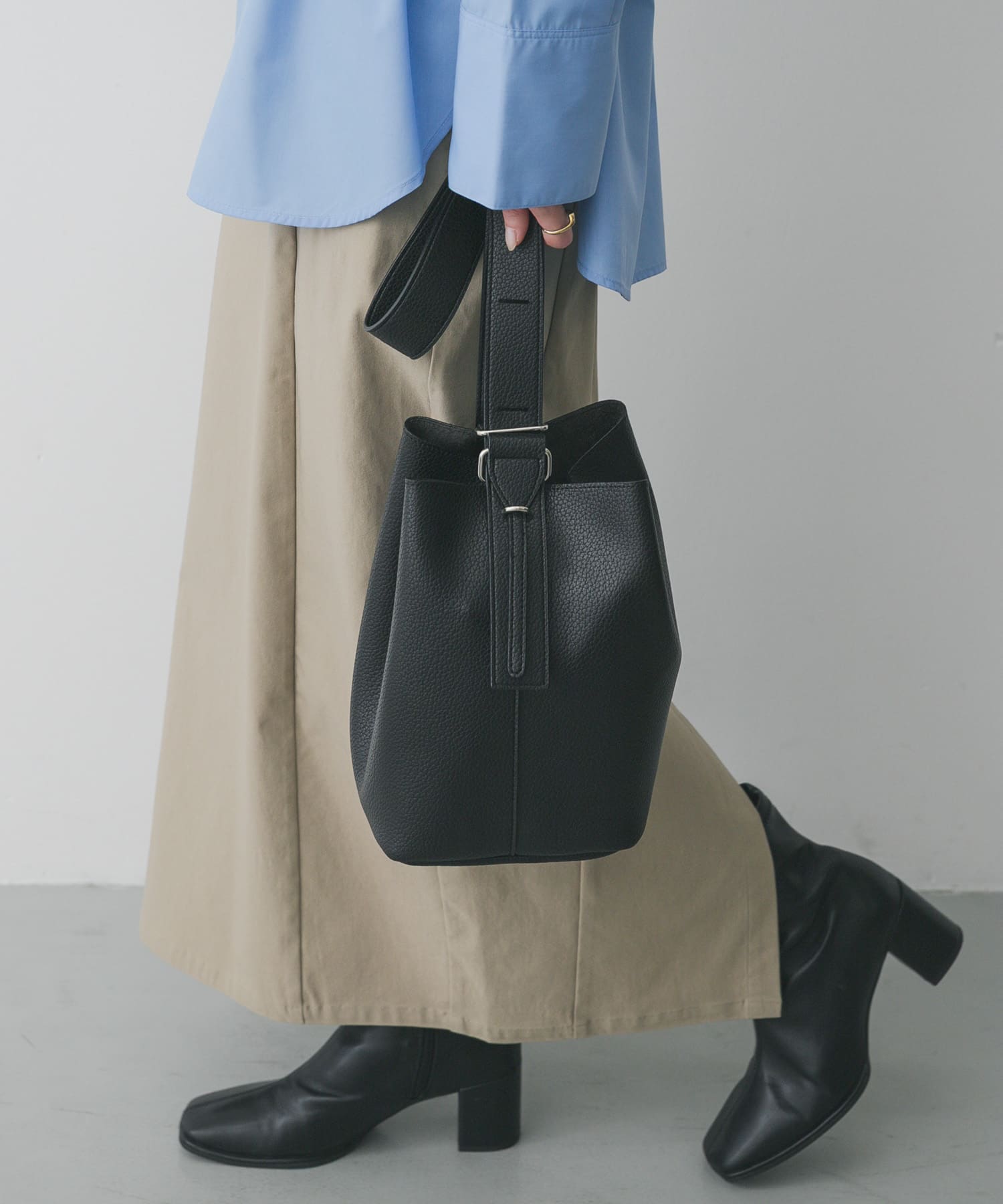 マルチショルダースクエアバッグ BLACK One