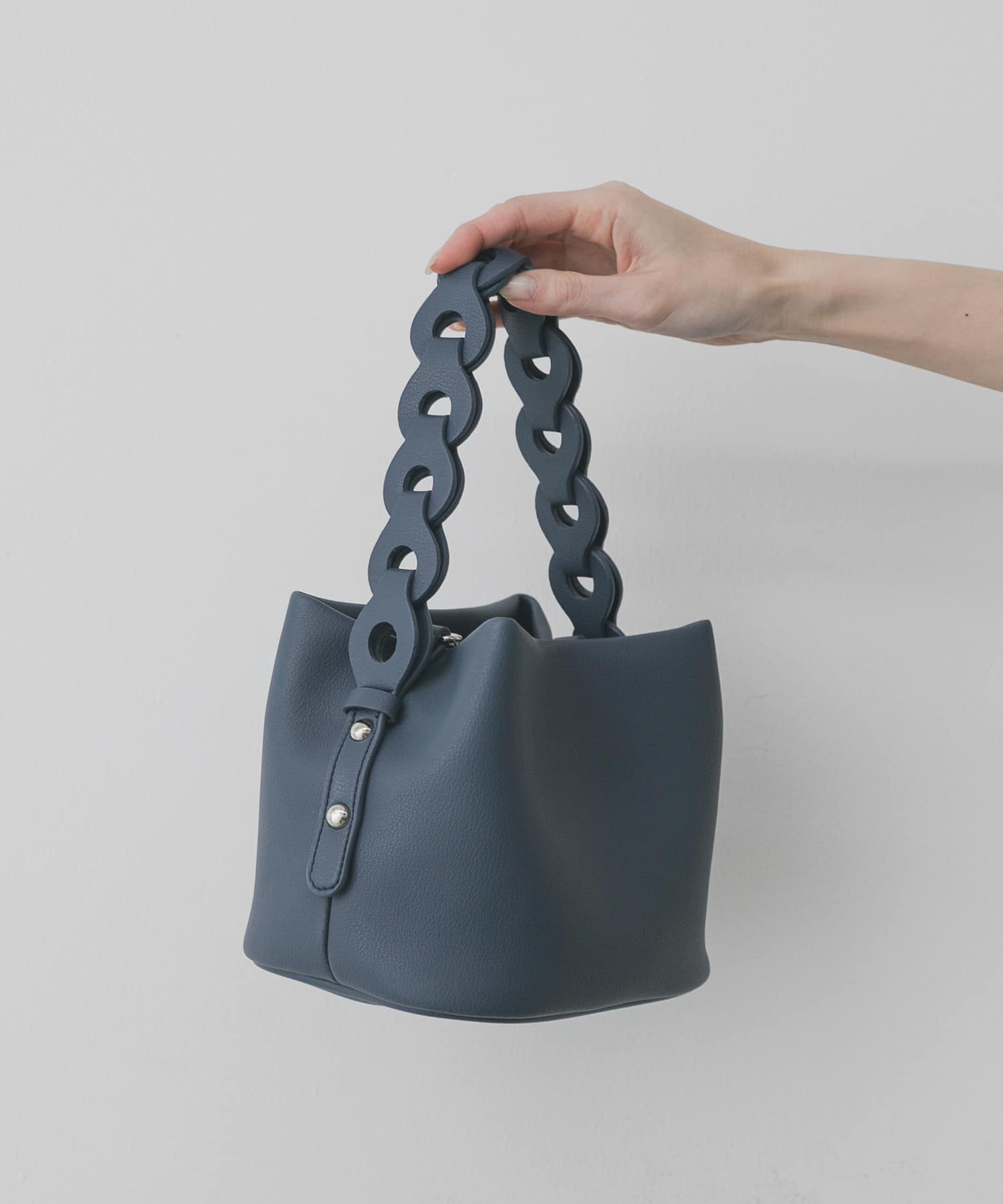 チェーンハンドルパフバッグ L.BLUE One
