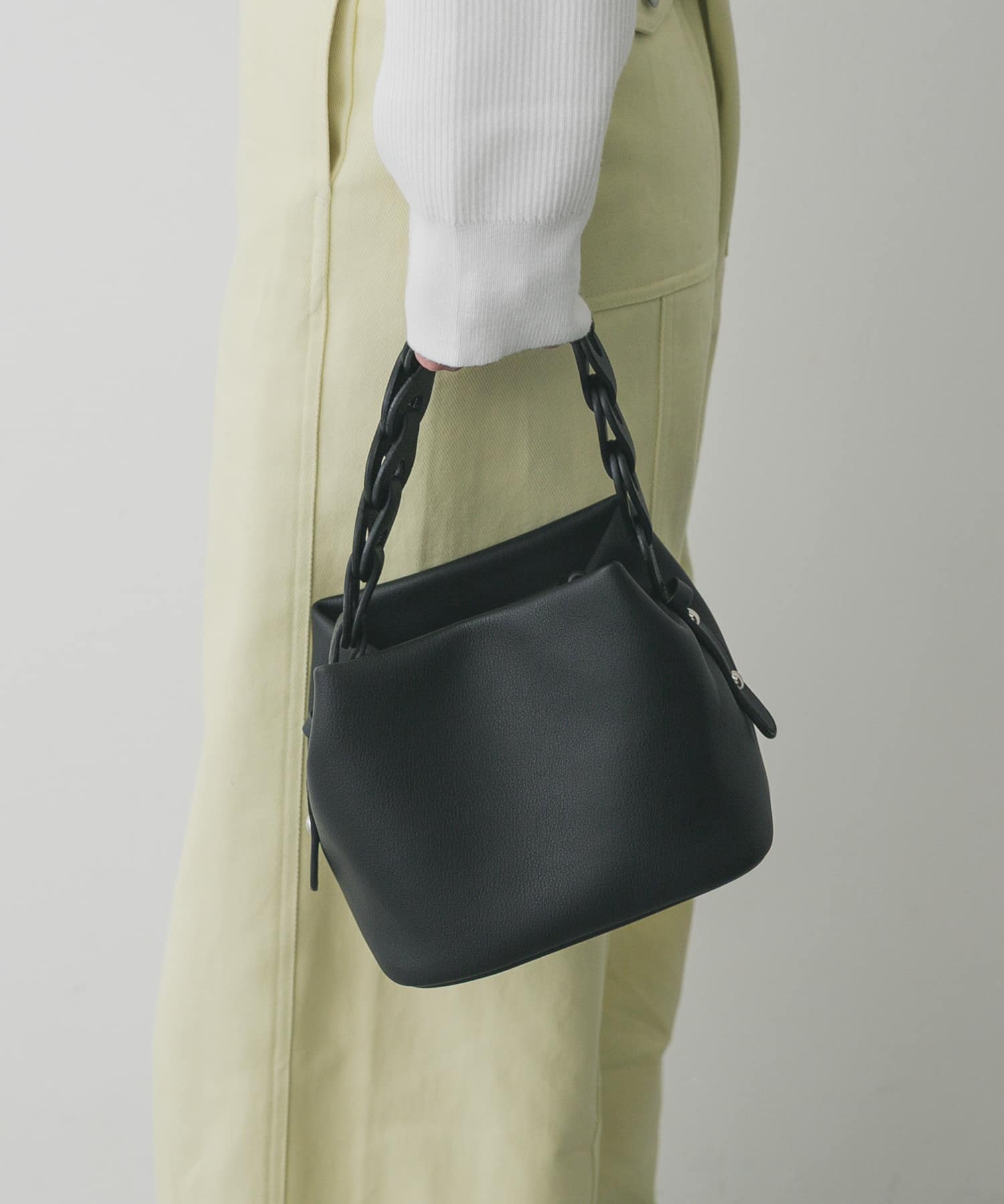 チェーンハンドルパフバッグ BLACK One