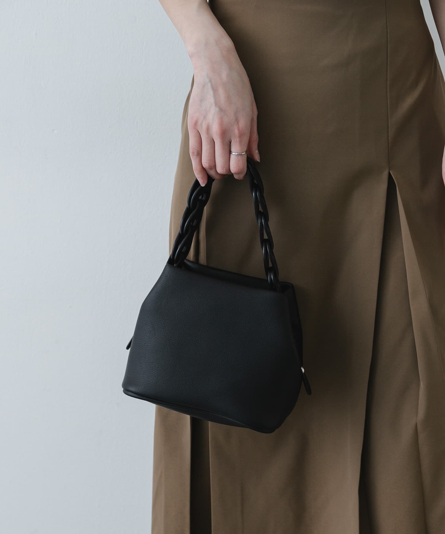 チェーンハンドルパフバッグ BLACK One