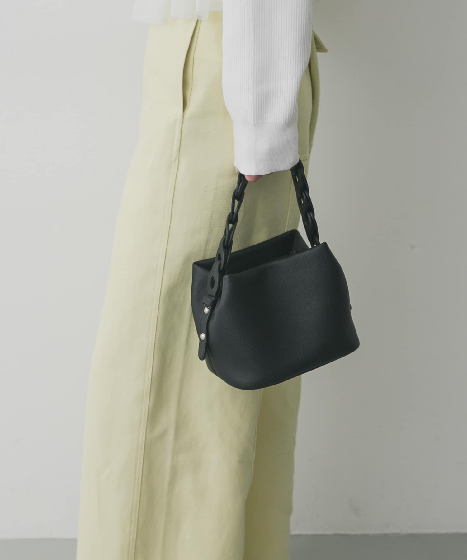 チェーンハンドルパフバッグ BLACK One